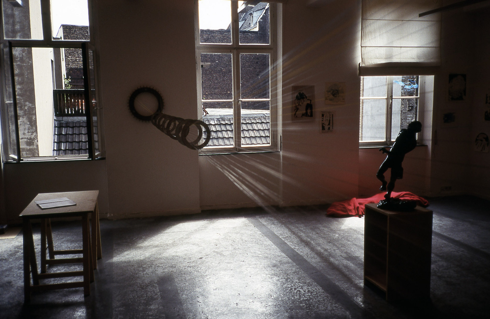 Exhibition view: Gruppenausstellung, Esther Schipper, Cologne, 1993. Photo © Lothar Schnepf