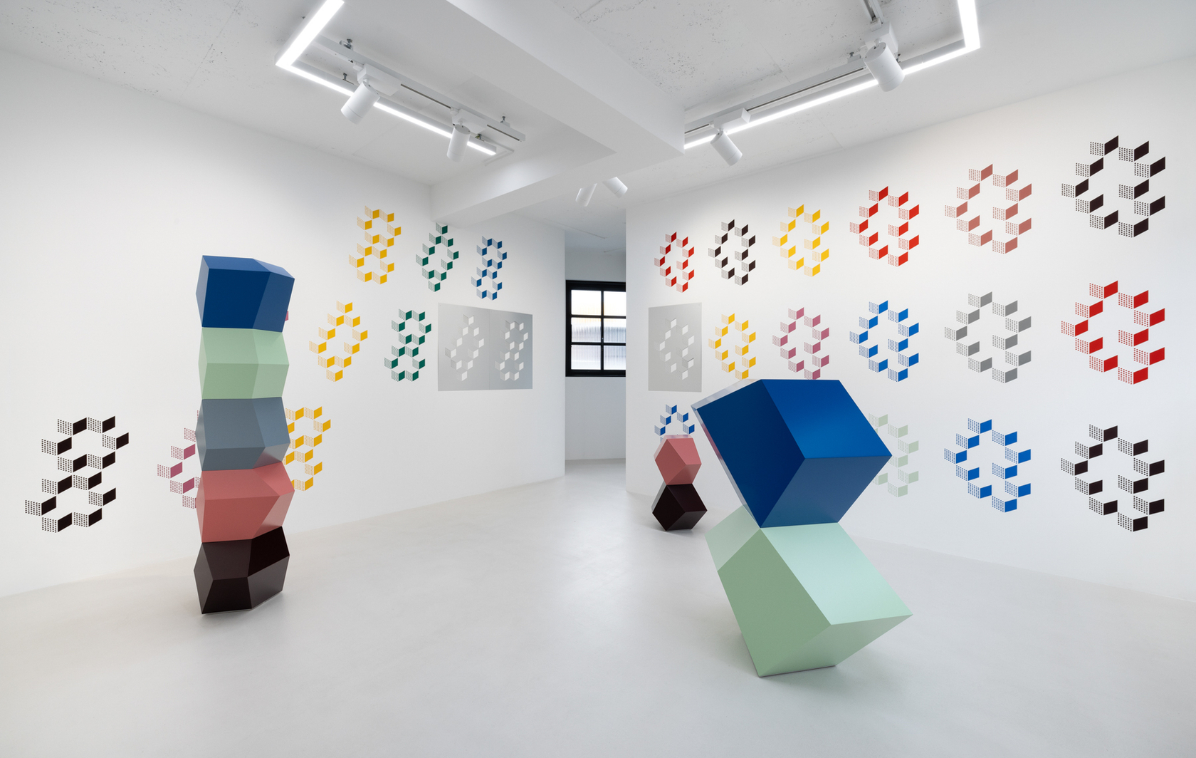 Exhibition view: Angela Bulloch, Slapping Pythagoras, Esther Schipper, Seoul, 2023. Photo © Andrea Rossetti