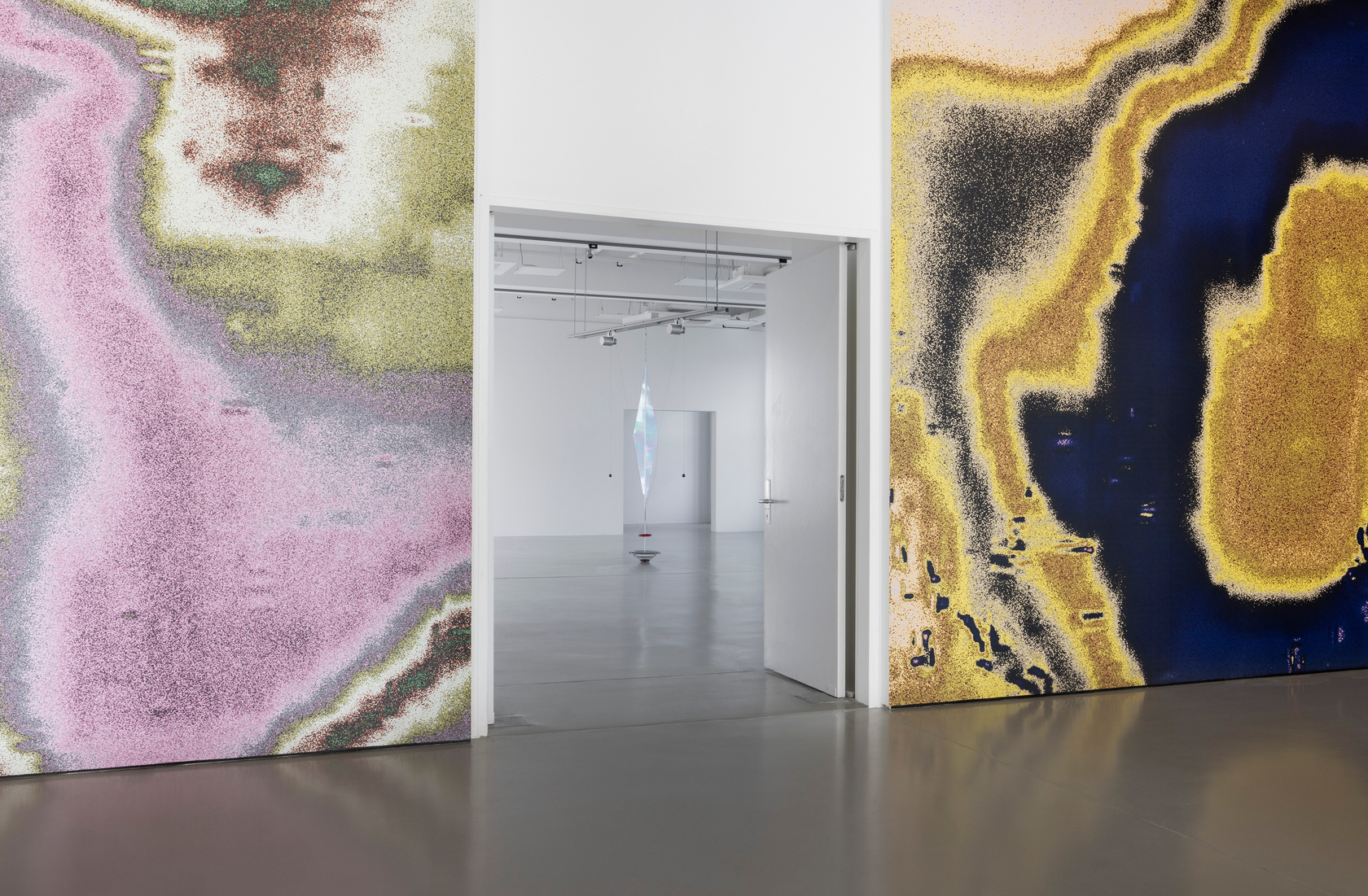 Installation view Tauba Auerbach: Tide, Fridericianum, Kassel. © Tauba Auerbach, documenta und Museum Fridericianum. Photo: Andrea Rossetti