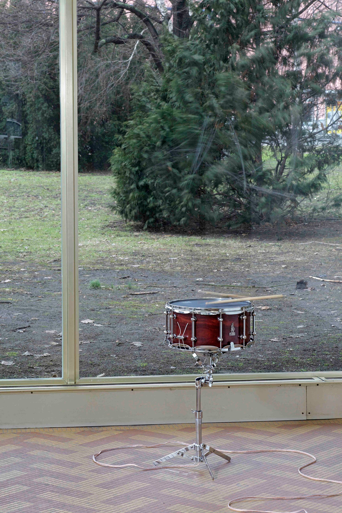 Exhibition view: Anri Sala, Answer me, Johnen Galerie, Berlin, 2009 Photo © Sebastian Schobbert