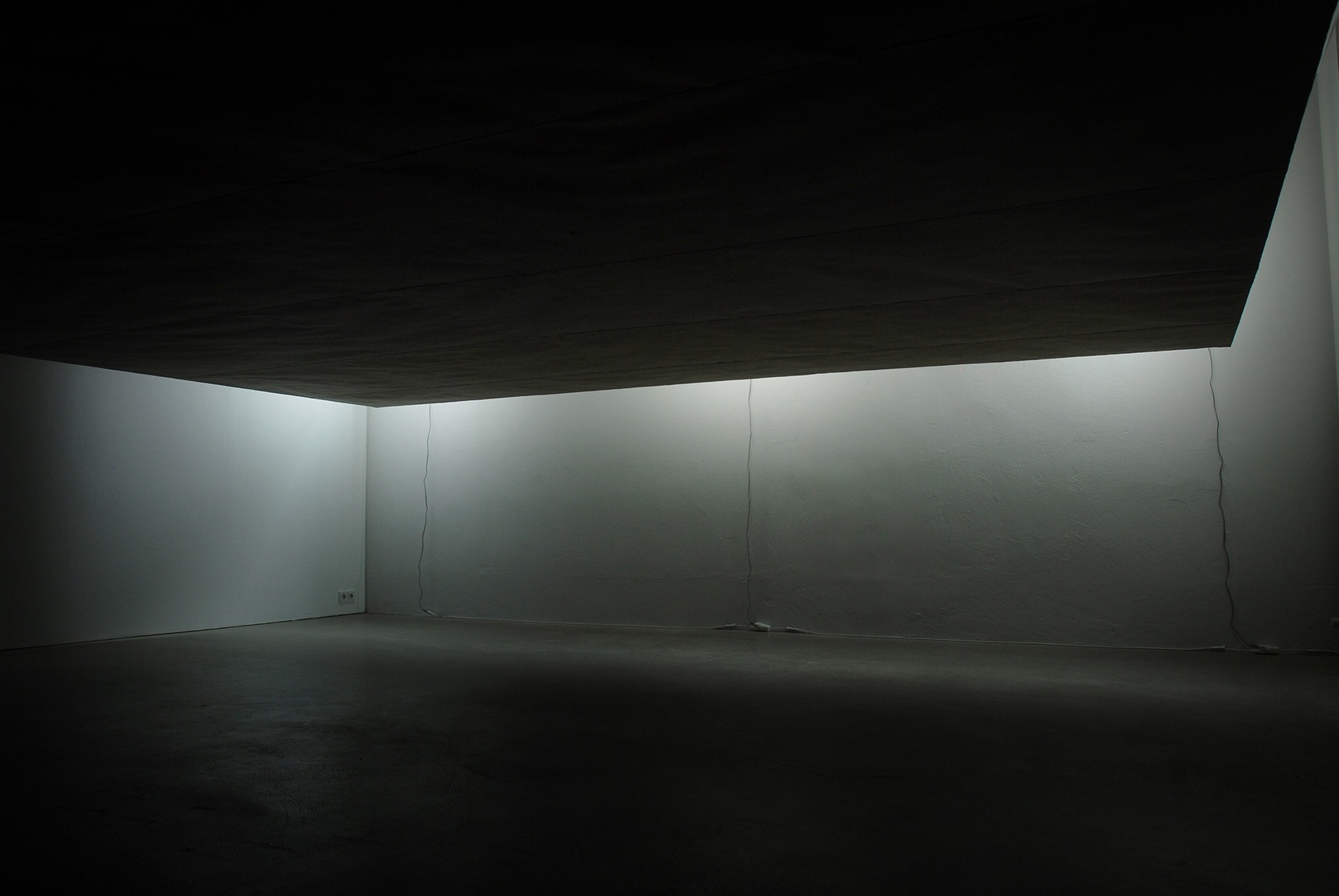 Exhibition view: Stille, Michał Budny, Johnen Galerie, Berlin, 2007 Photo © Jan Windszus