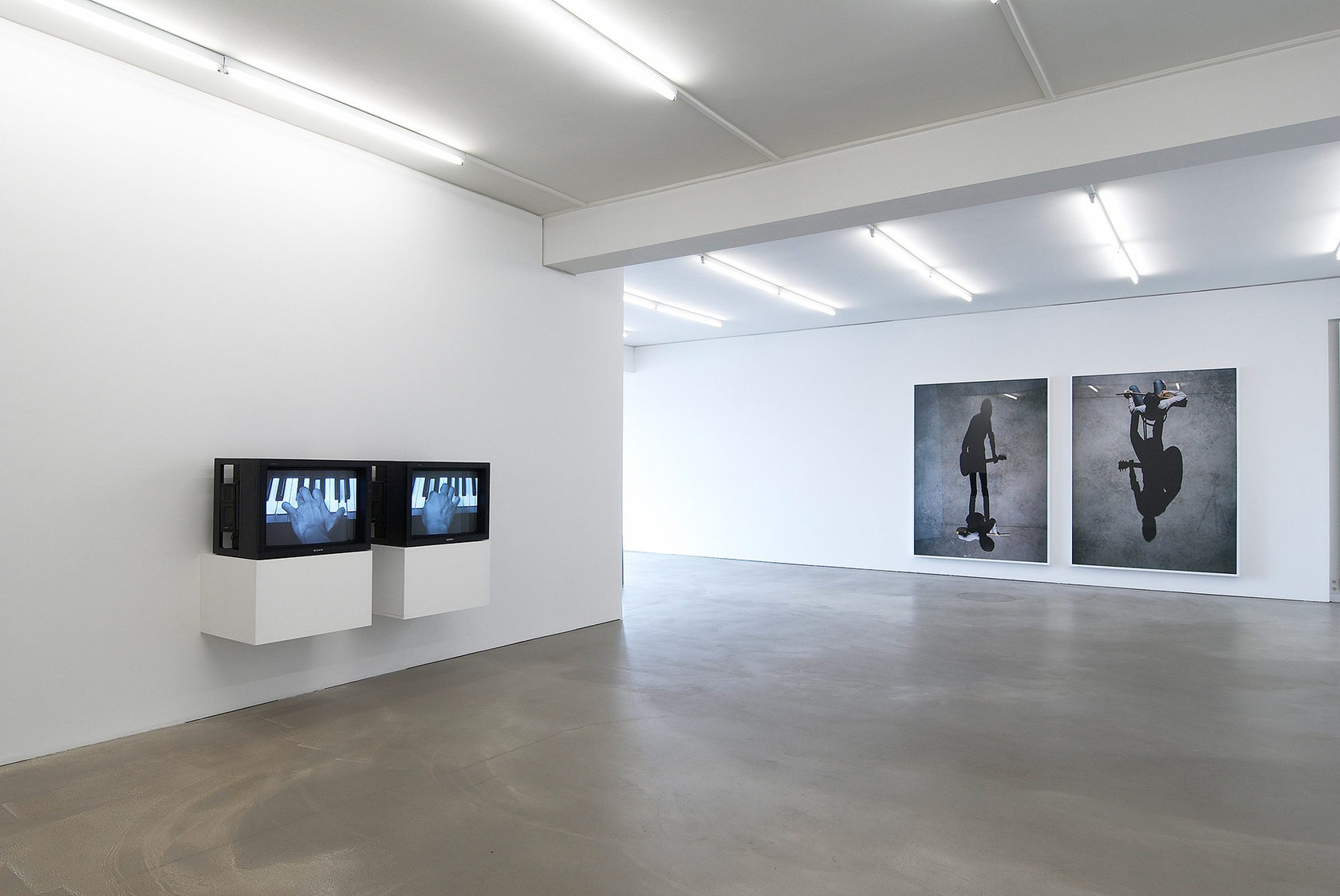 Exhibition view: Tim Lee, Klavierübung (Goldberg-Variationen), Johnen Galerie, Berlin, 2008 Photo © Sebastian Schobbert