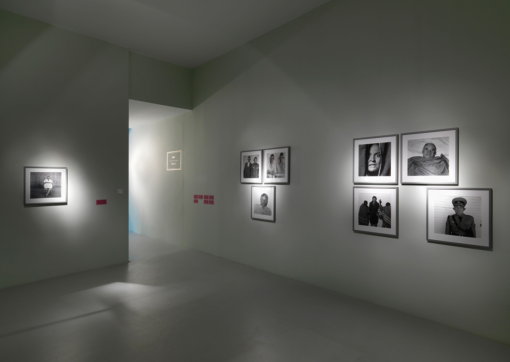 Exhibition view: Konversationsstücke Akt 1 (kuratiert von Jens Hoffmann), Johnen Galerie, Berlin, 2009 Photo © Jens Ziehe