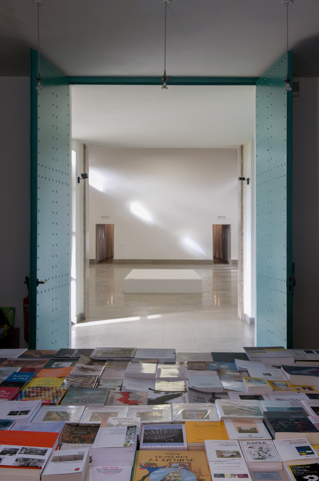 Exhibiiton view: Contre-Histoire de la Séparation, Centre International d'Art et du Paysage de l'île de Vassivière, Beaumont-du-Lac, 2010 Photo ©...