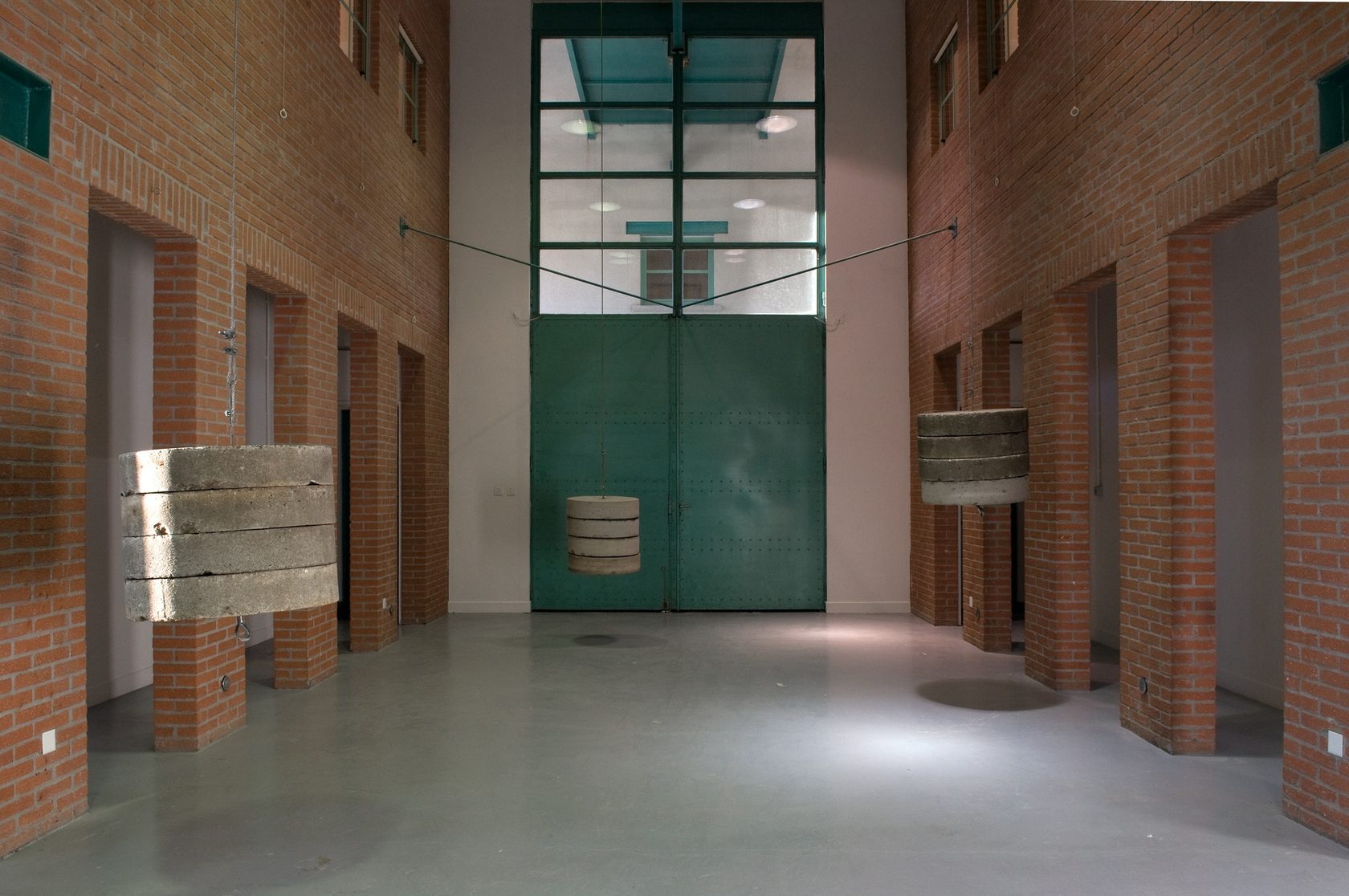 Pierres, [Stones], 2010 Granite, steel, concrete Dimensions variable Photo © Aurélien Mole