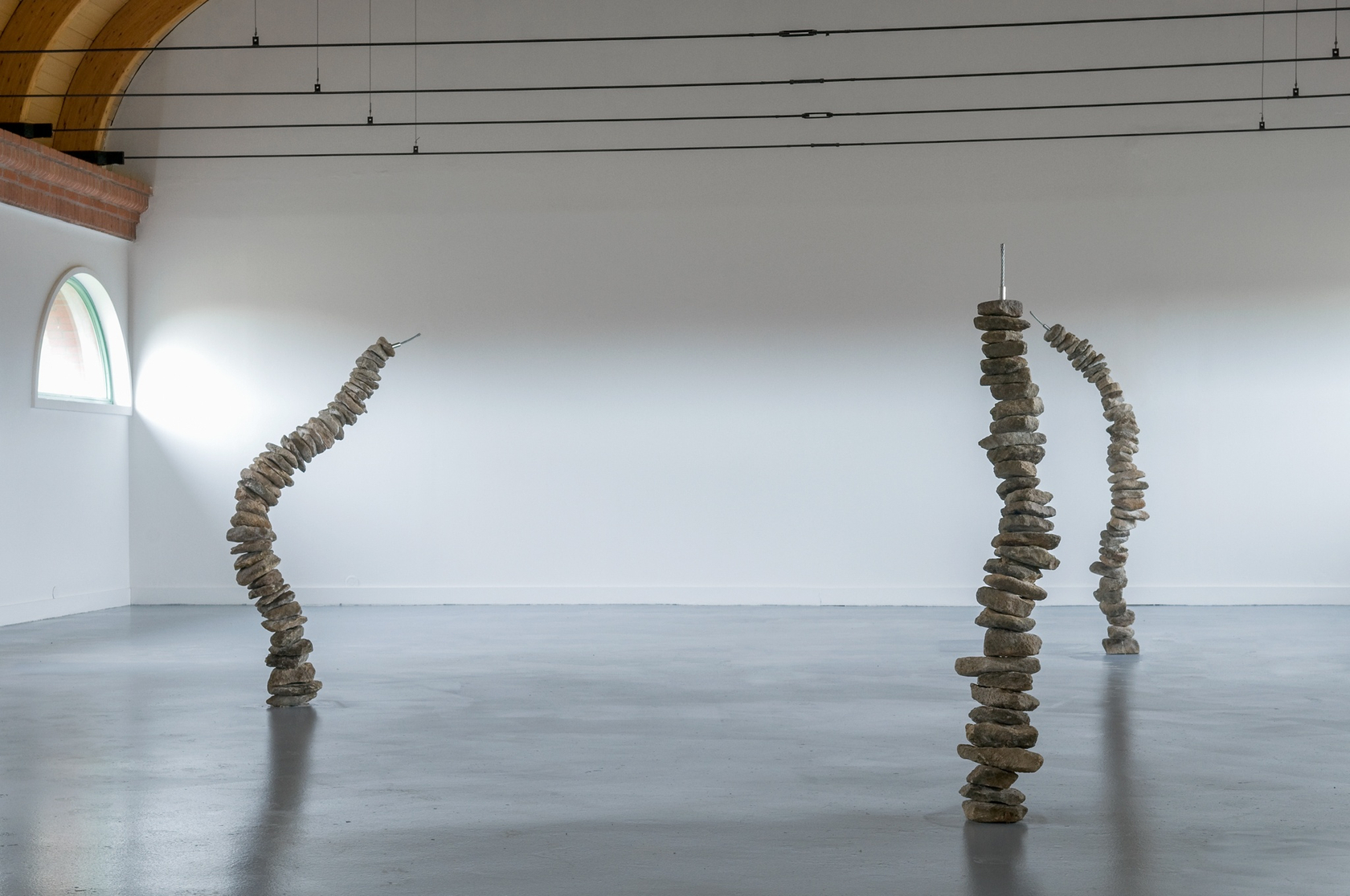 Pierres, [Stones], 2010 Granite, steel, concrete Dimensions variable Photo © Aurélien Mole