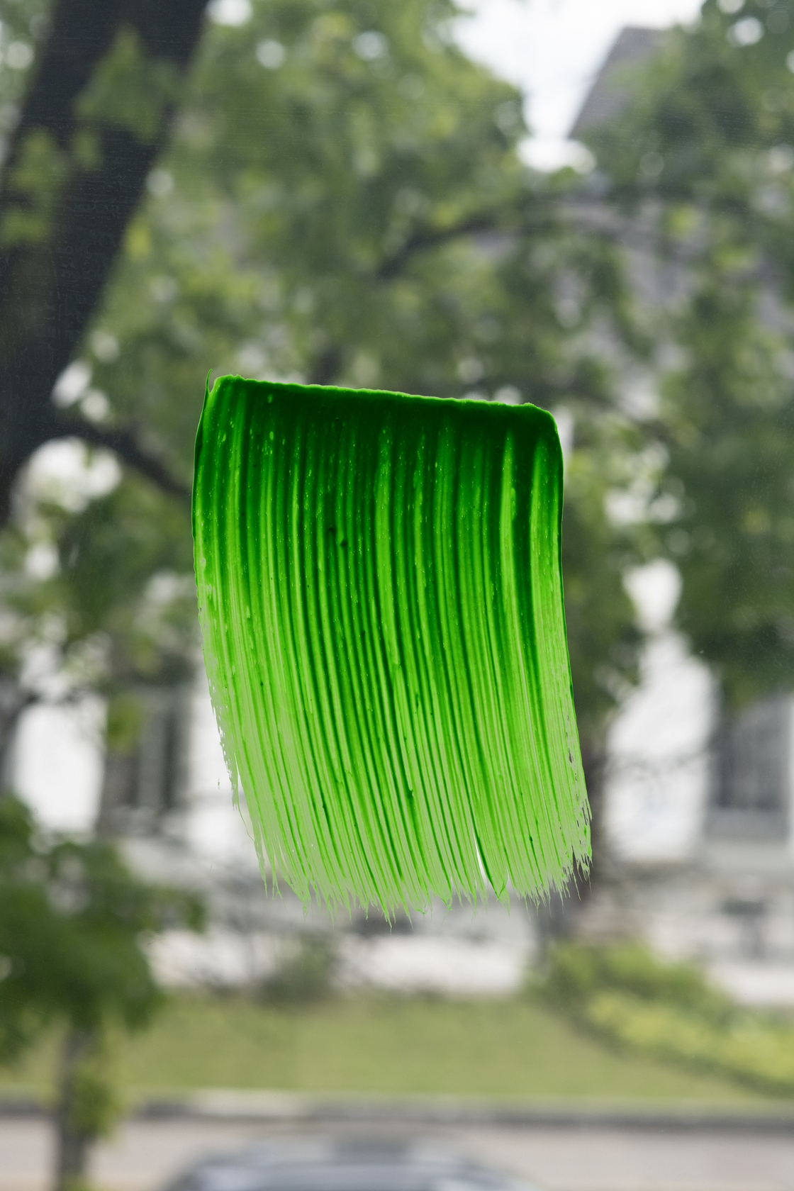 Karin Sander Pinselstrich, fluoreszierend grün / Brushstroke, Fluorescent Green, 2019 Mobile acrylic paint Dimensions variable © VG Bild-Kunst, Bonn, 2020...