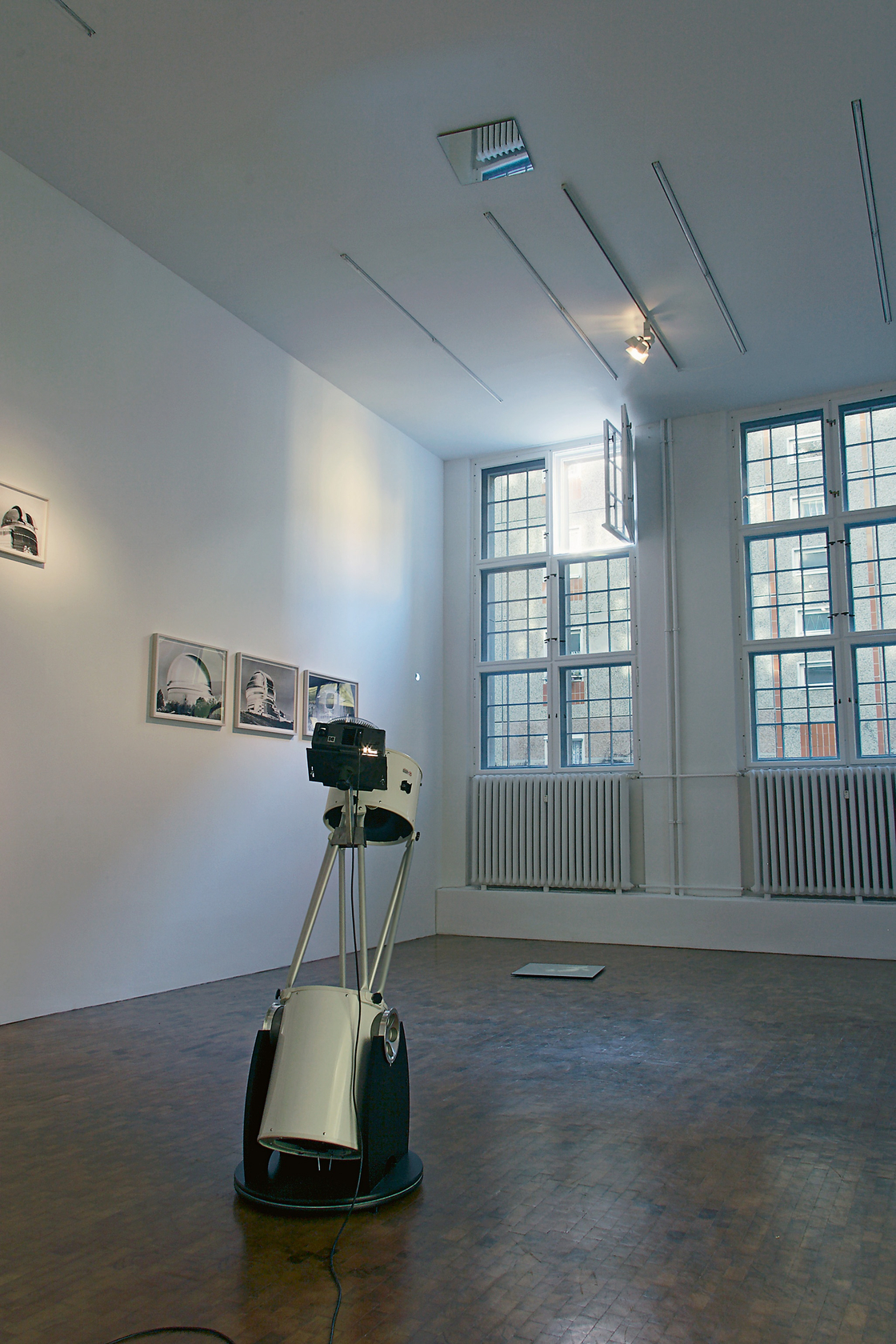 Exhibition view Observatory, 2008 Kunstverein Braunschweig Photo © Fred Dott