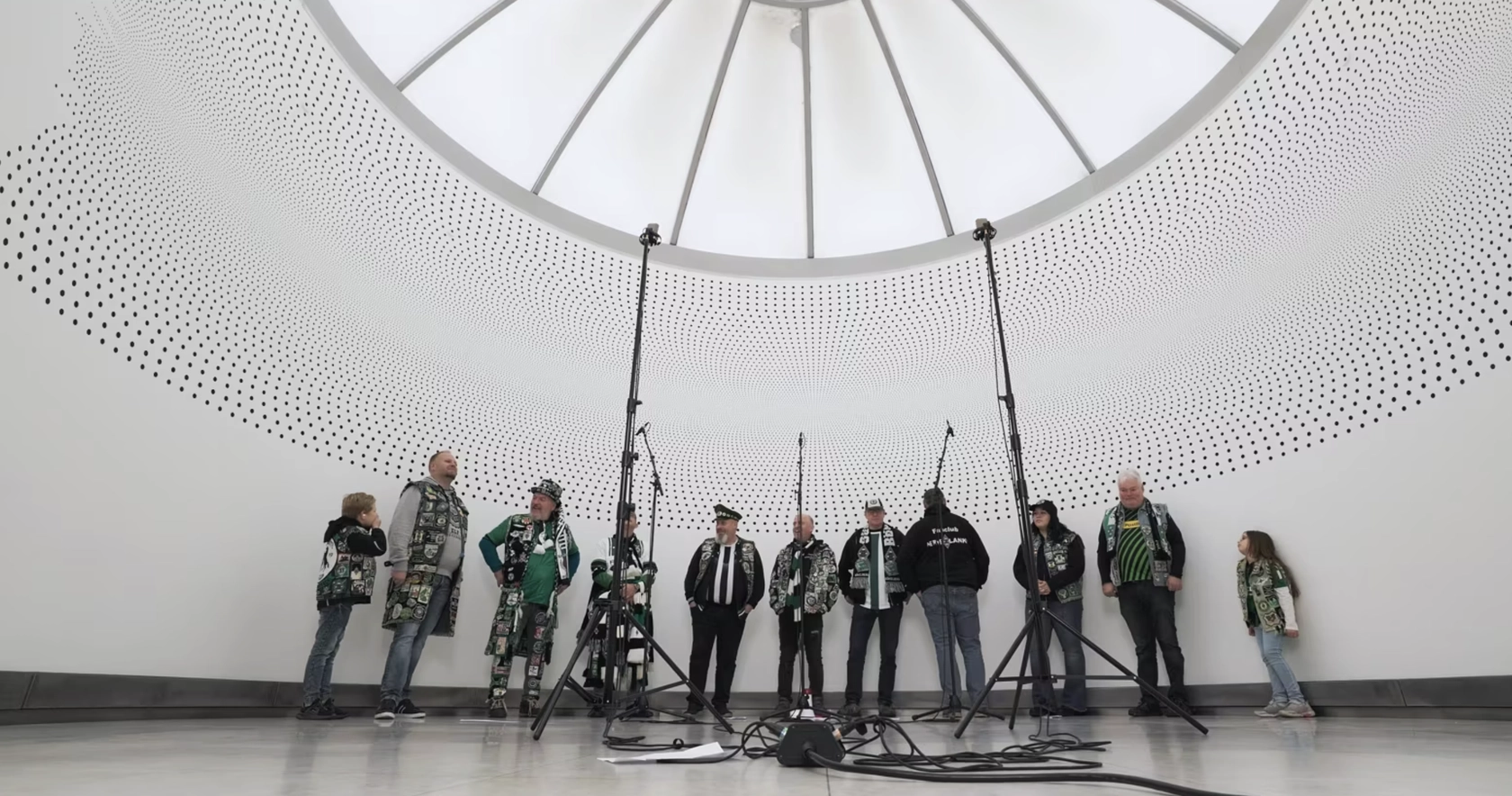 Ari Benjamin Meyers, Hymnus (Fankurve), KUNSTHALLE FOR MUSIC in Mönchengladbach, Act III Museum Abteiberg