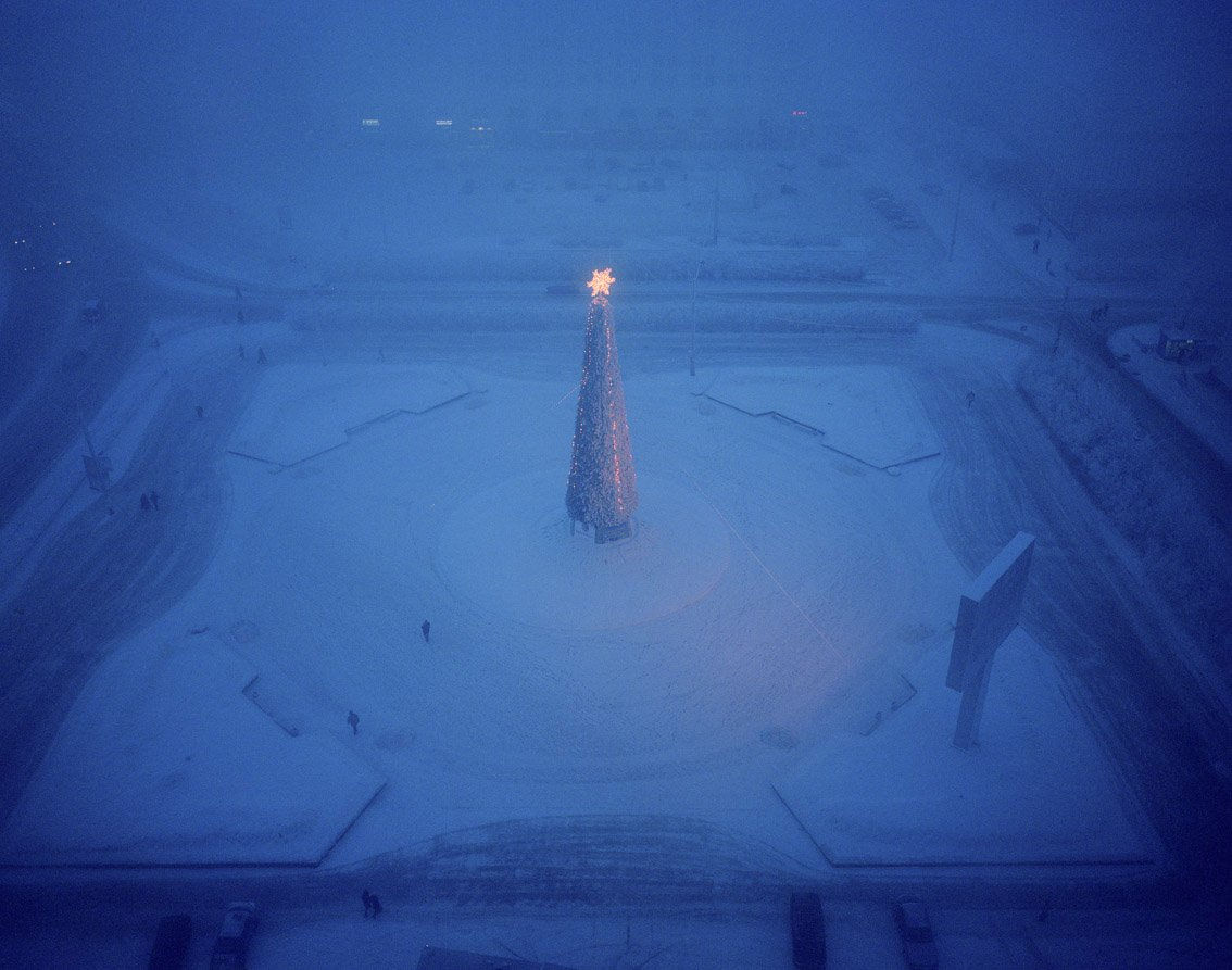 Simon Roberts Motherland 22, A Christmas Tree and advertising billboard, Murmansk, 2005