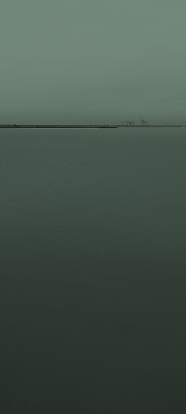 Nadav Kander Horizons II, (Allhallows towards London Gateway Port), 2015