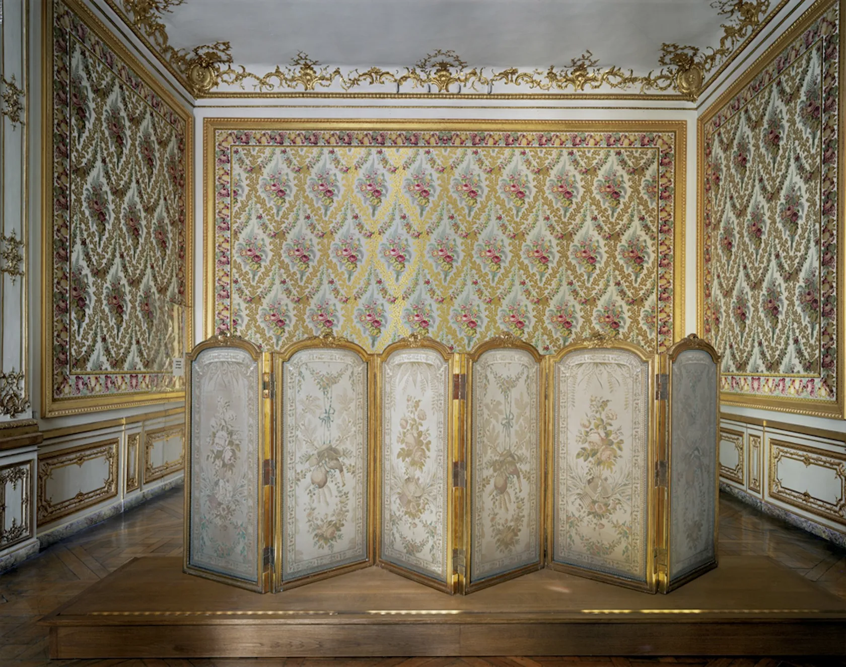 Robert Polidori, Versailles, 1er Étage, Corps Central, Chambre à Coucher de Louis XV, Paravent Detail, 2008