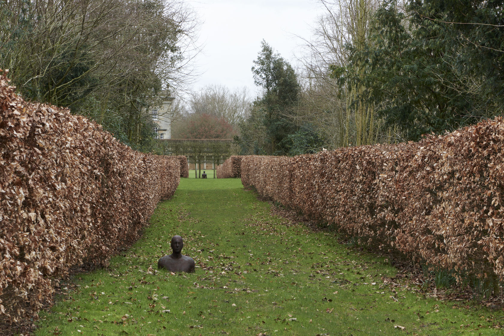 Antony Gormley, Time Horizon, 2006 cast iron, 100 elements, each 189 × 53 × 29 cm Installation Houghton Hall, Norfolk,...