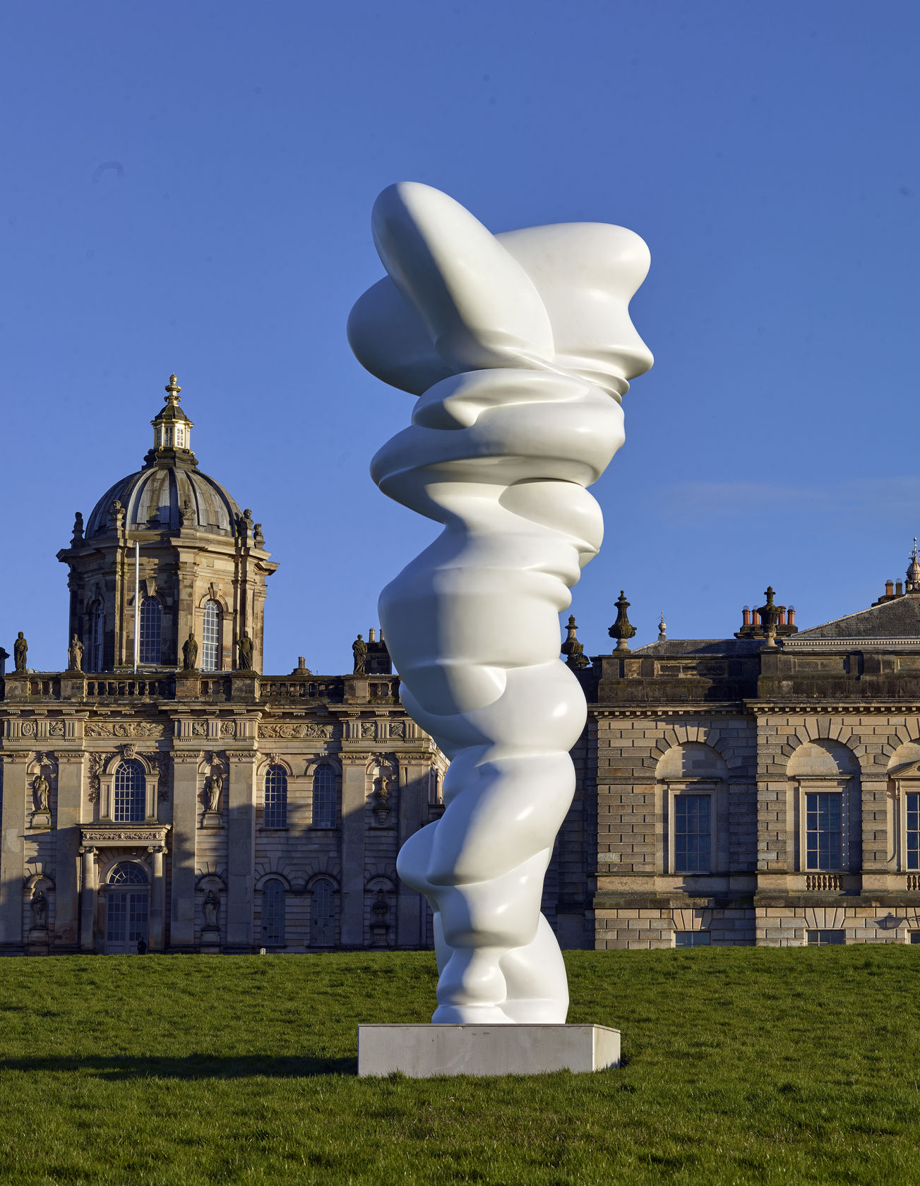 Senders, 2018 Fibreglass, 650 &times; 290 &times; 250 cm Photo: Michael Richter
