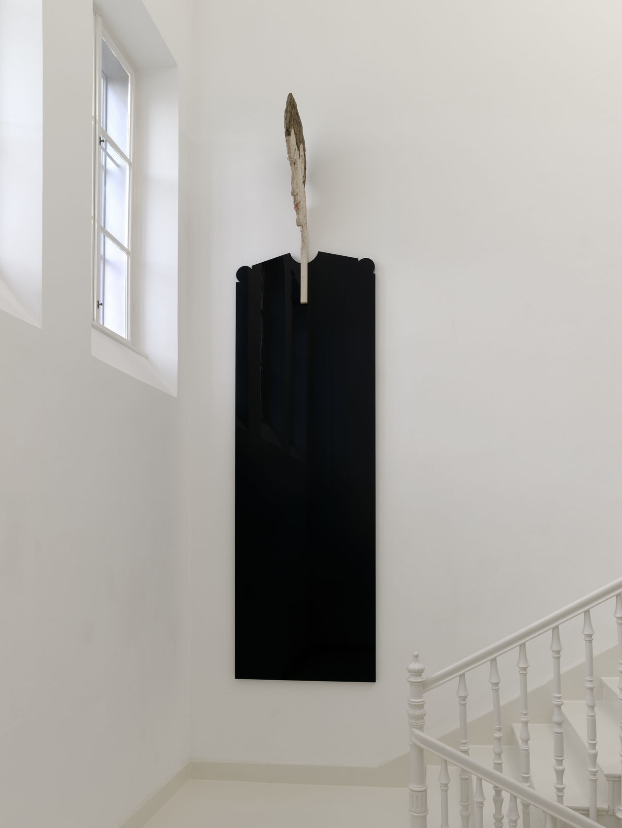 Stephan Balkenhol, Schwarzer Spiegel (2016); Da Capo at Thaddaeus Ropac Salzburg Villa Kast 2020
