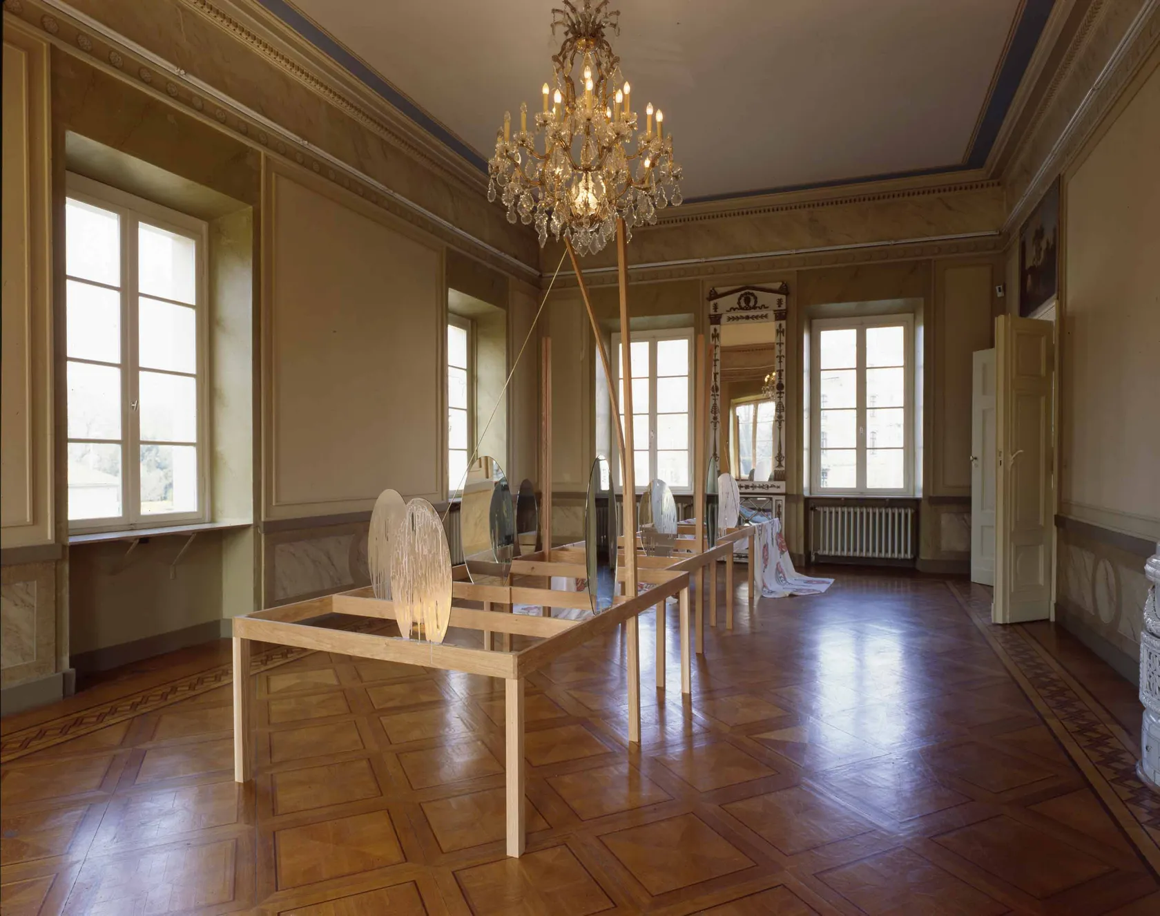 Claire Barclay, Fault on the Right Side, 2007