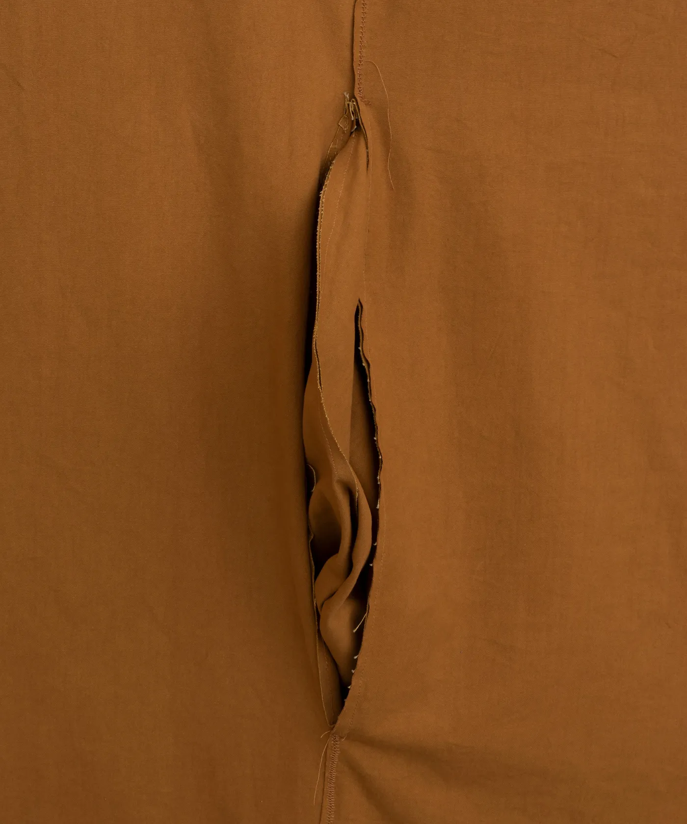 Claire Barclay, Thrum, 2022