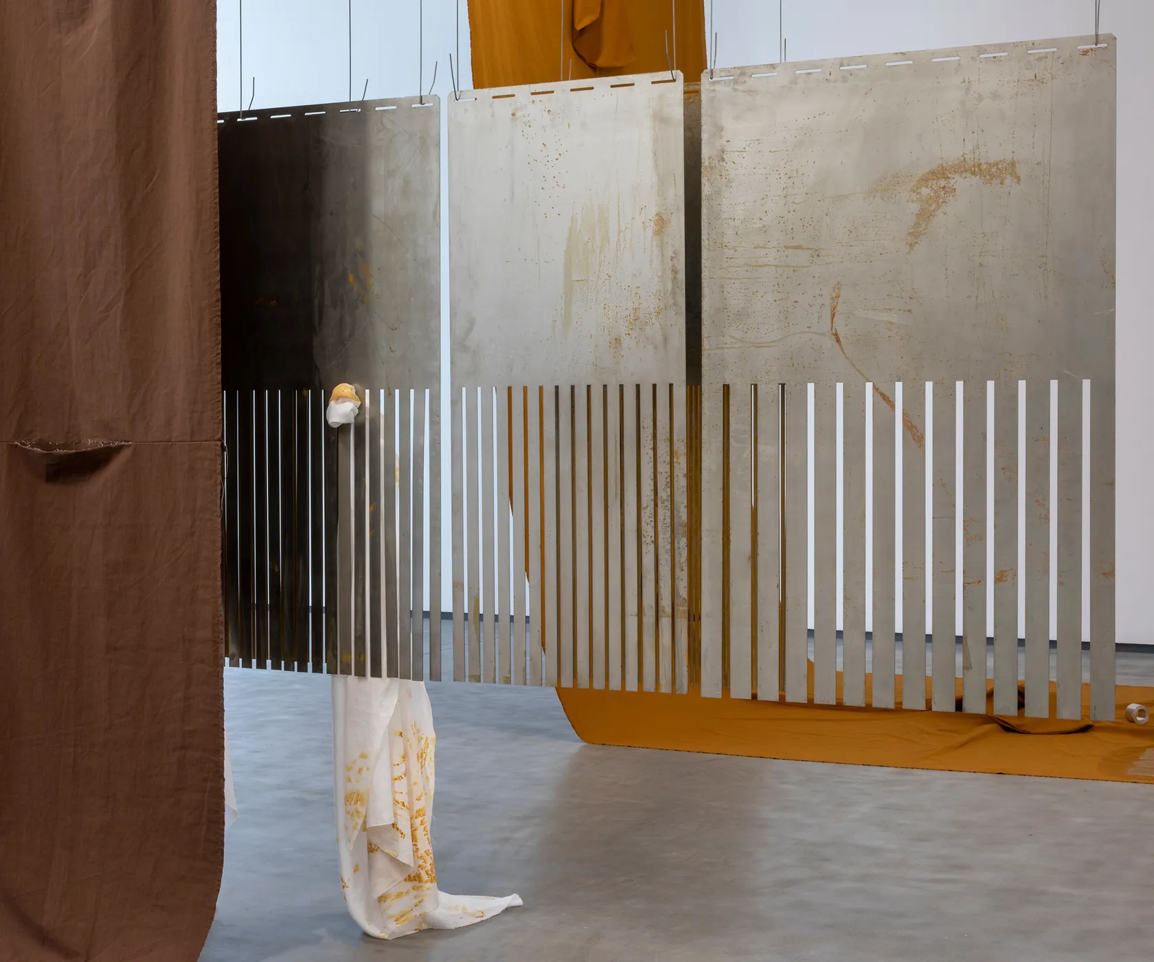 Claire Barclay, Thrum, 2022