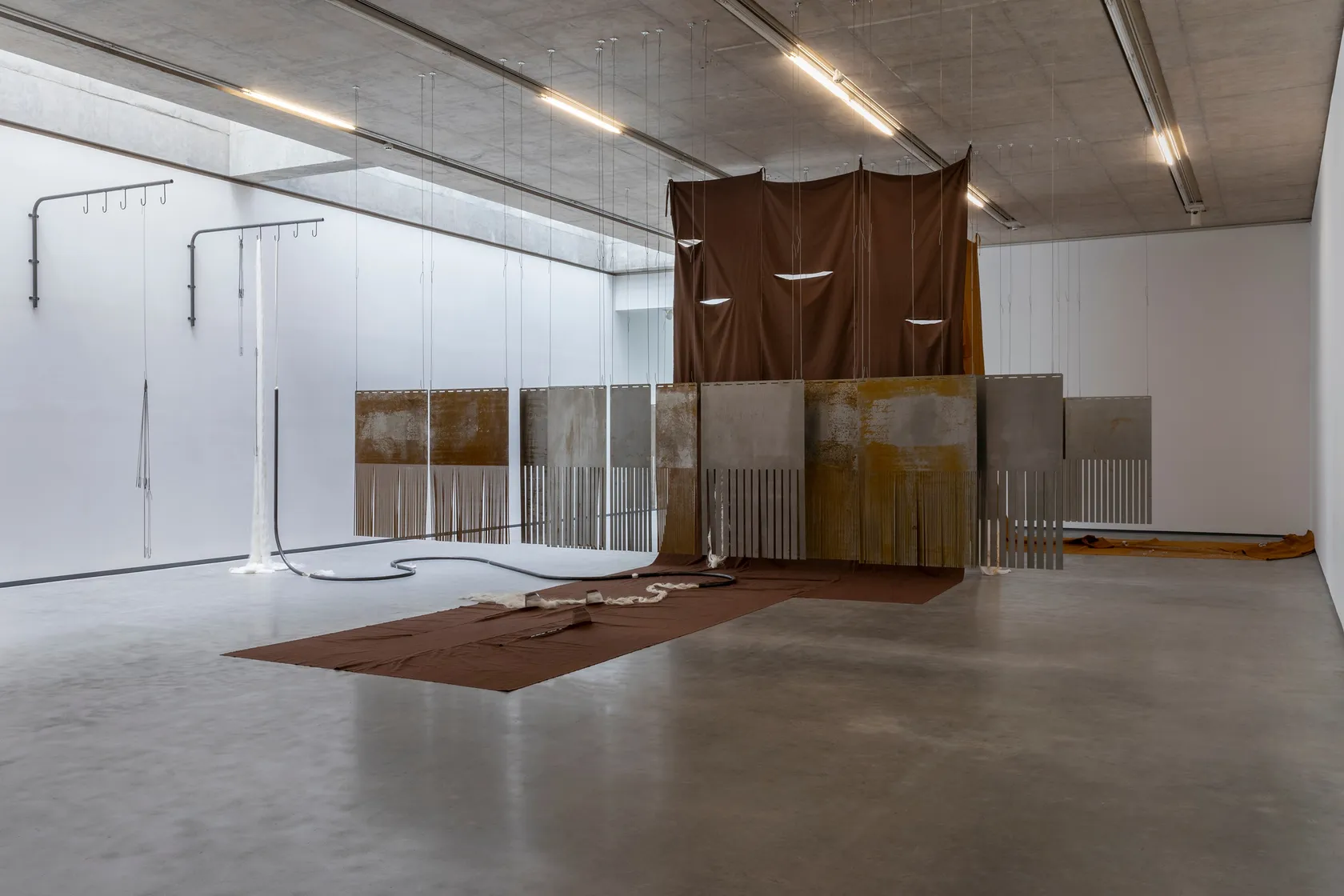 Claire Barclay, Thrum, 2022