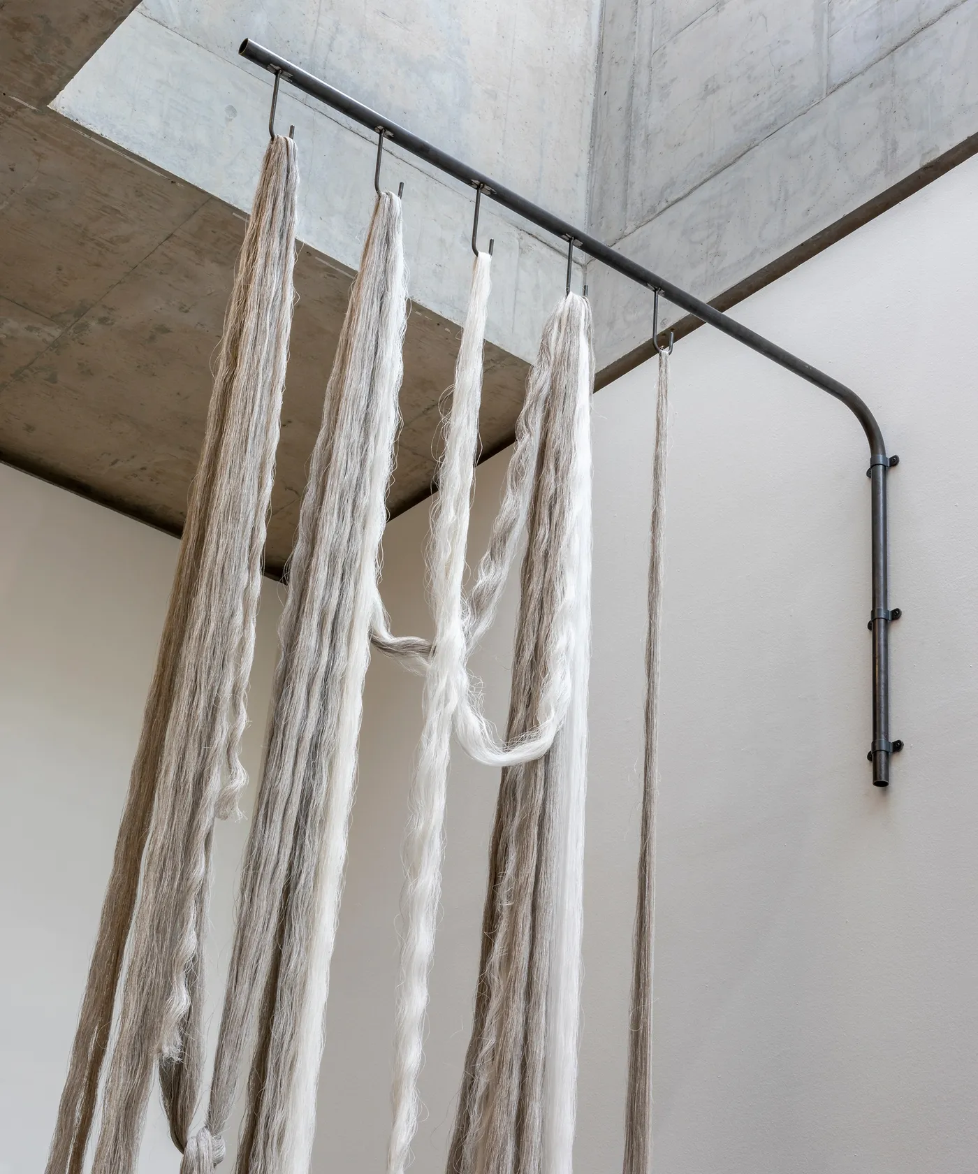 Claire Barclay, Thrum, 2022