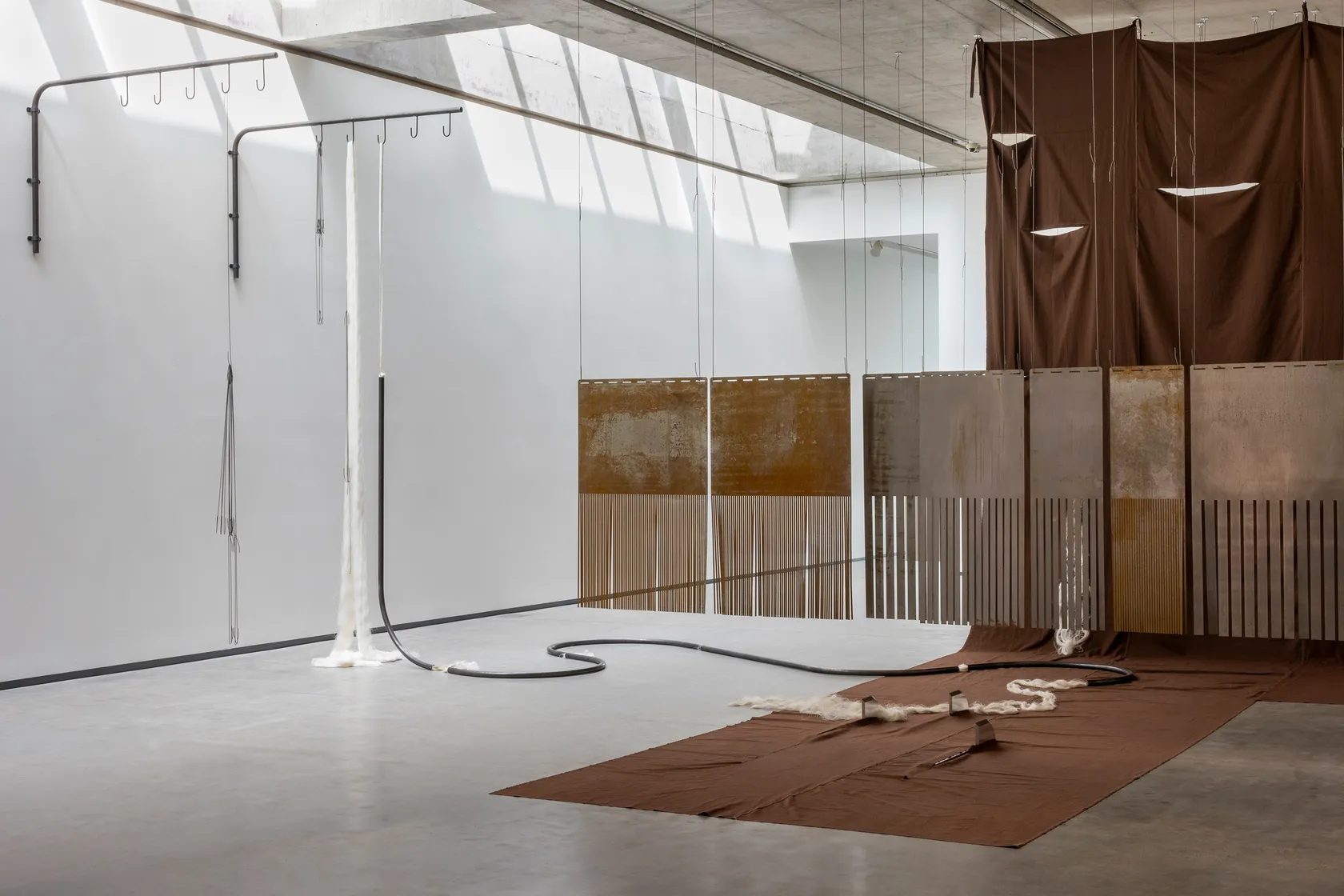 Claire Barclay, Thrum, 2022