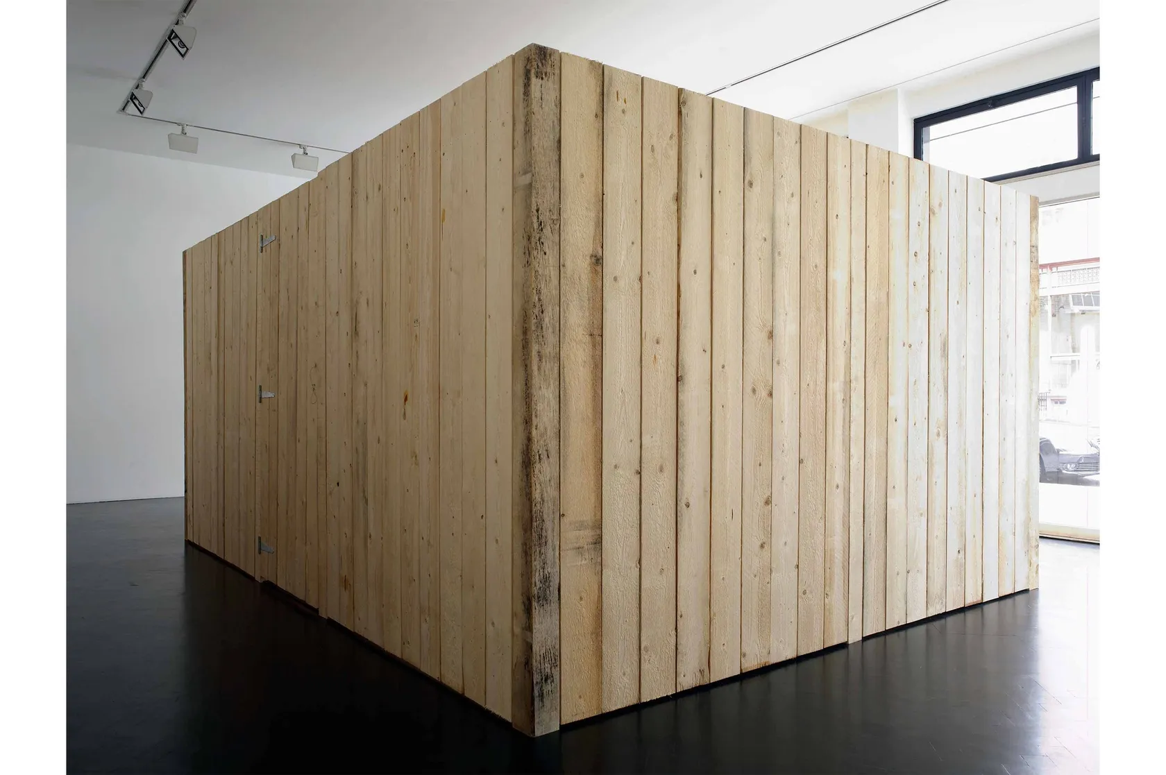 Jim Hodges a good fence, 2008