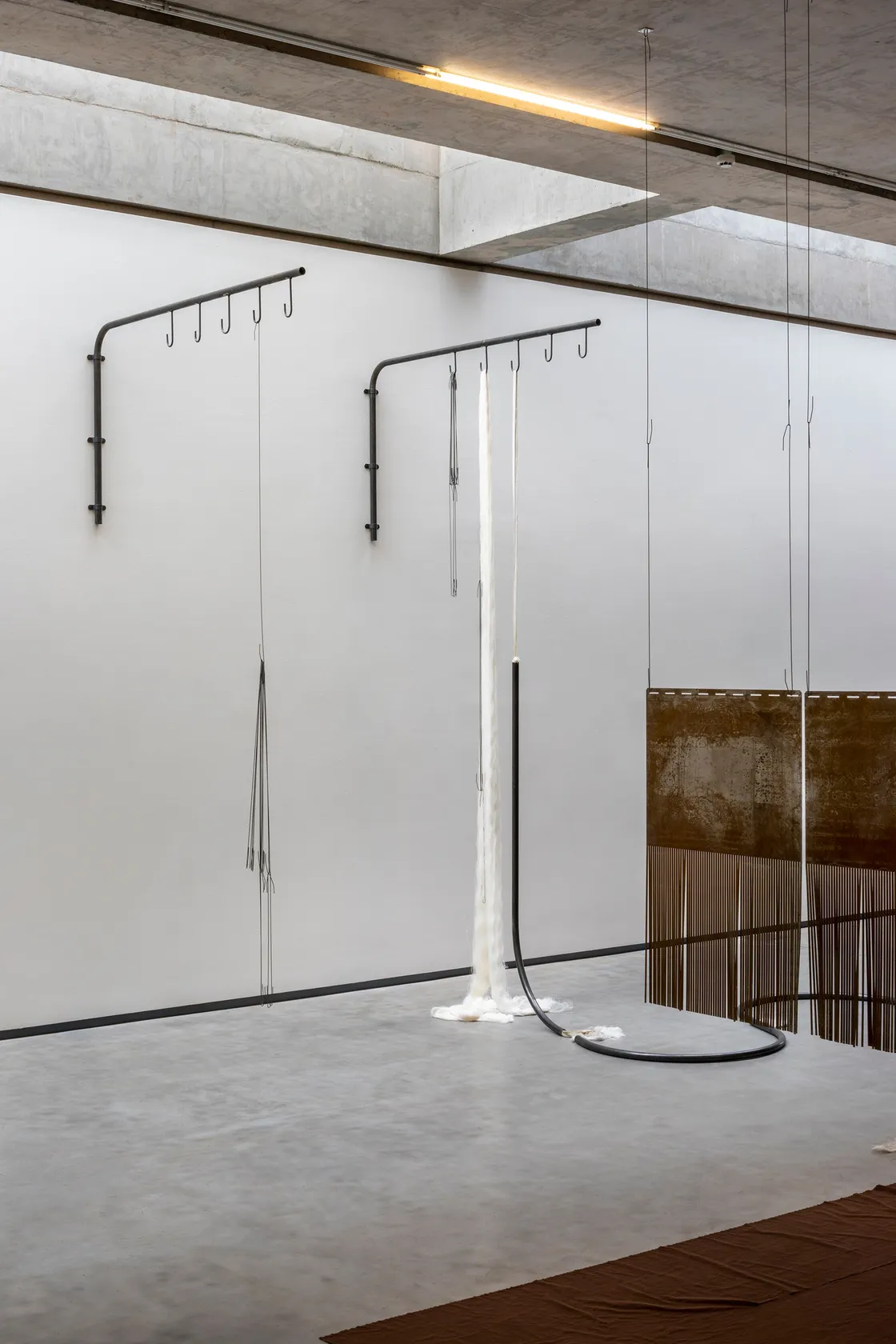 Claire Barclay, Thrum, 2022