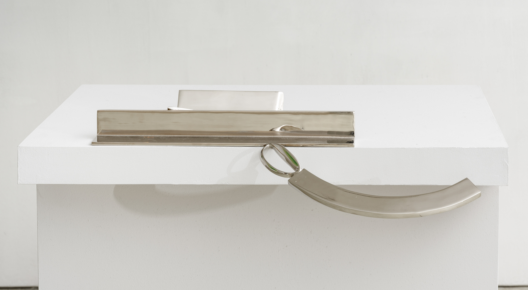 ANTHONY CARO (1924-2013)

Table Piece XLVIII

1968

Steel, chromed

6 x 13 1/2 x 25 inches
15.2 x 34.3 x 63.5 cm