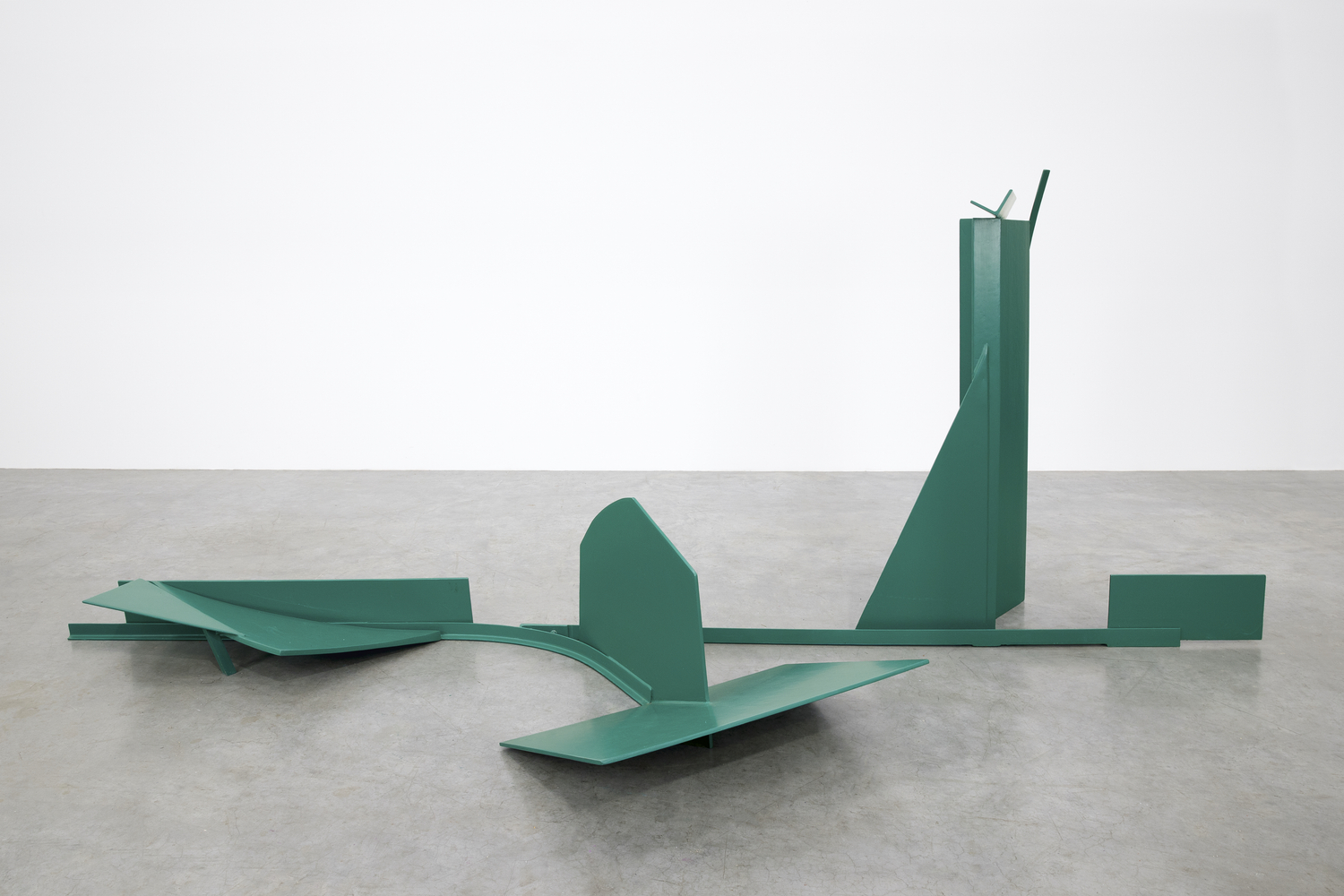 ANTHONY CARO (1924-2013)

Larry&amp;#39;s Land

1970

Steel, painted green

67 x 236 x 120 inches
170.2 x 599.4 x 304.8 cm