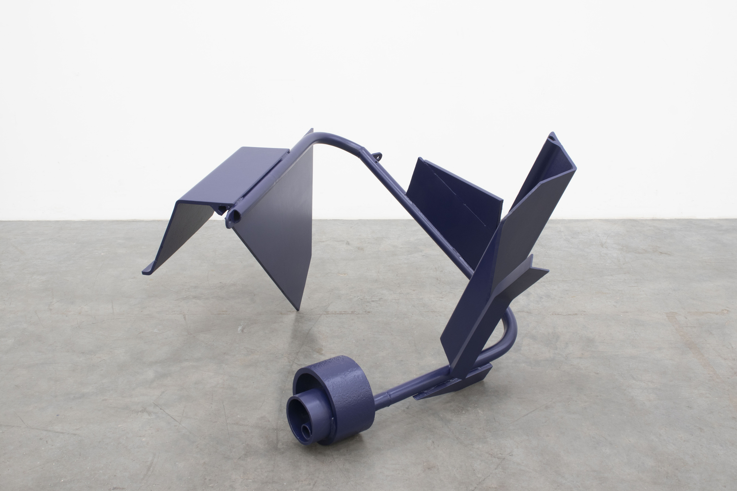 ANTHONY CARO (1924-2013)

Roll Back

1972

Steel painted blue

34 x 62 x 58 inches
86.4 x 157.5 x 147.3 cm