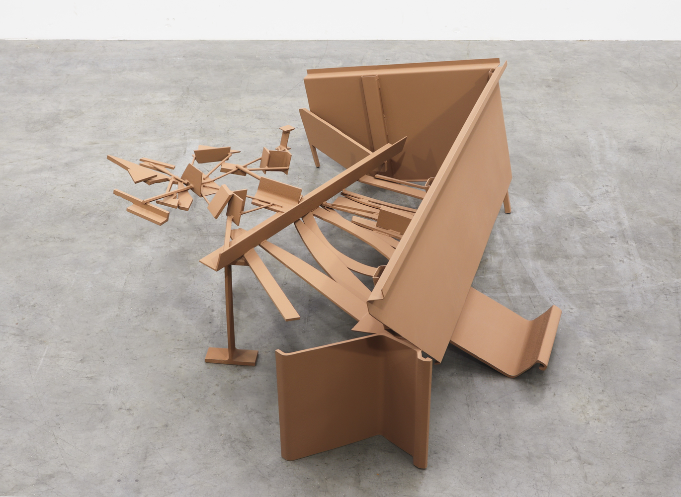 ANTHONY CARO (1924-2013)

Cherry Fair

1971-1987

Steel and corten steel, painted brown

36 x 87 x 74 inches&amp;nbsp;
91.5 x 221 x 188 cm