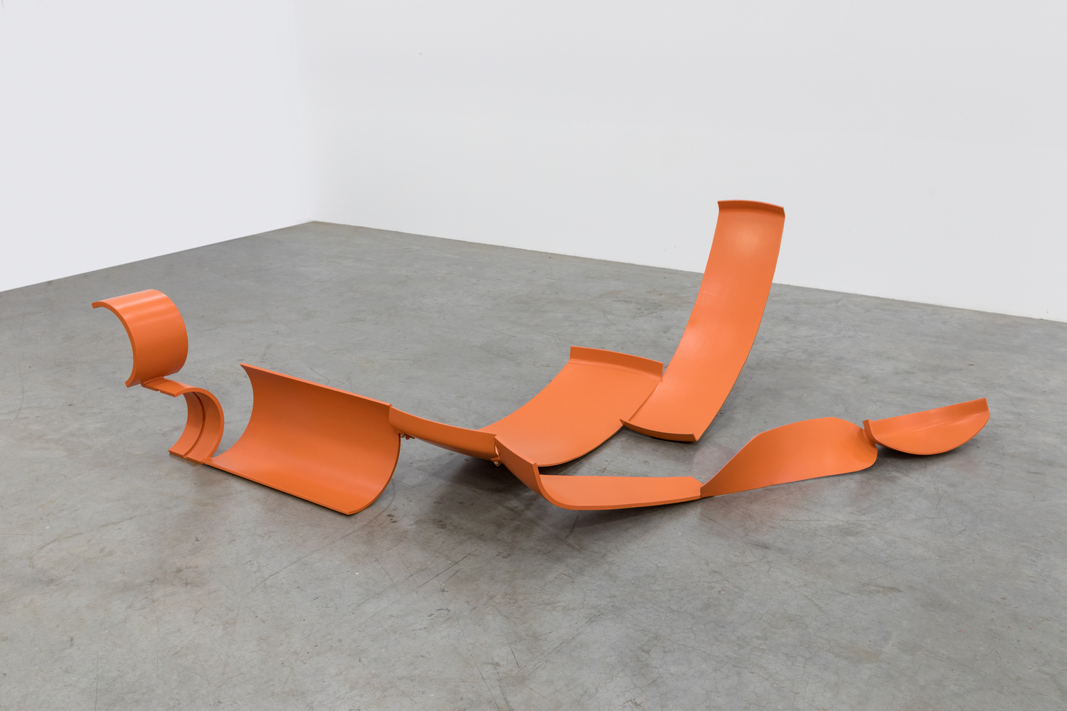 ANTHONY CARO (1924-2013)

Purling

1969

Steel, painted orange

35 1/2 x 93 x 124 inches
90 x 236 x 315 cm