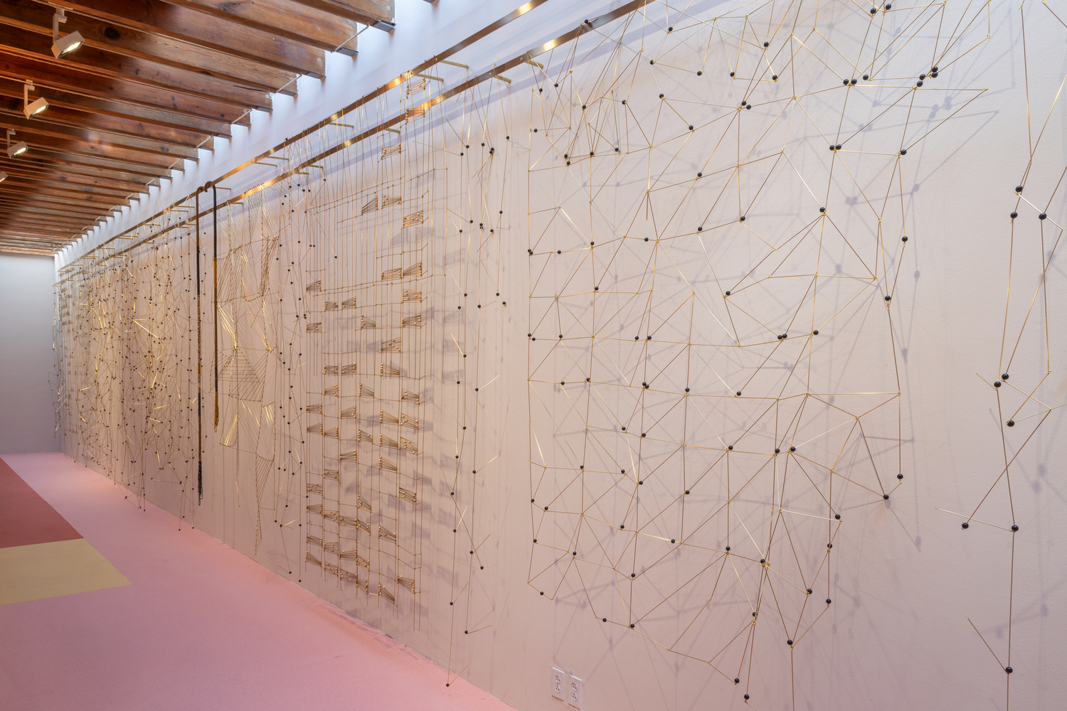 installation view&amp;nbsp;leonor antunes: surface, edge and voids (expanded), kurimanzutto mexico city, 2025. photo: gerardo landa &amp;amp; eduardo (glr estudio)


&amp;nbsp;
