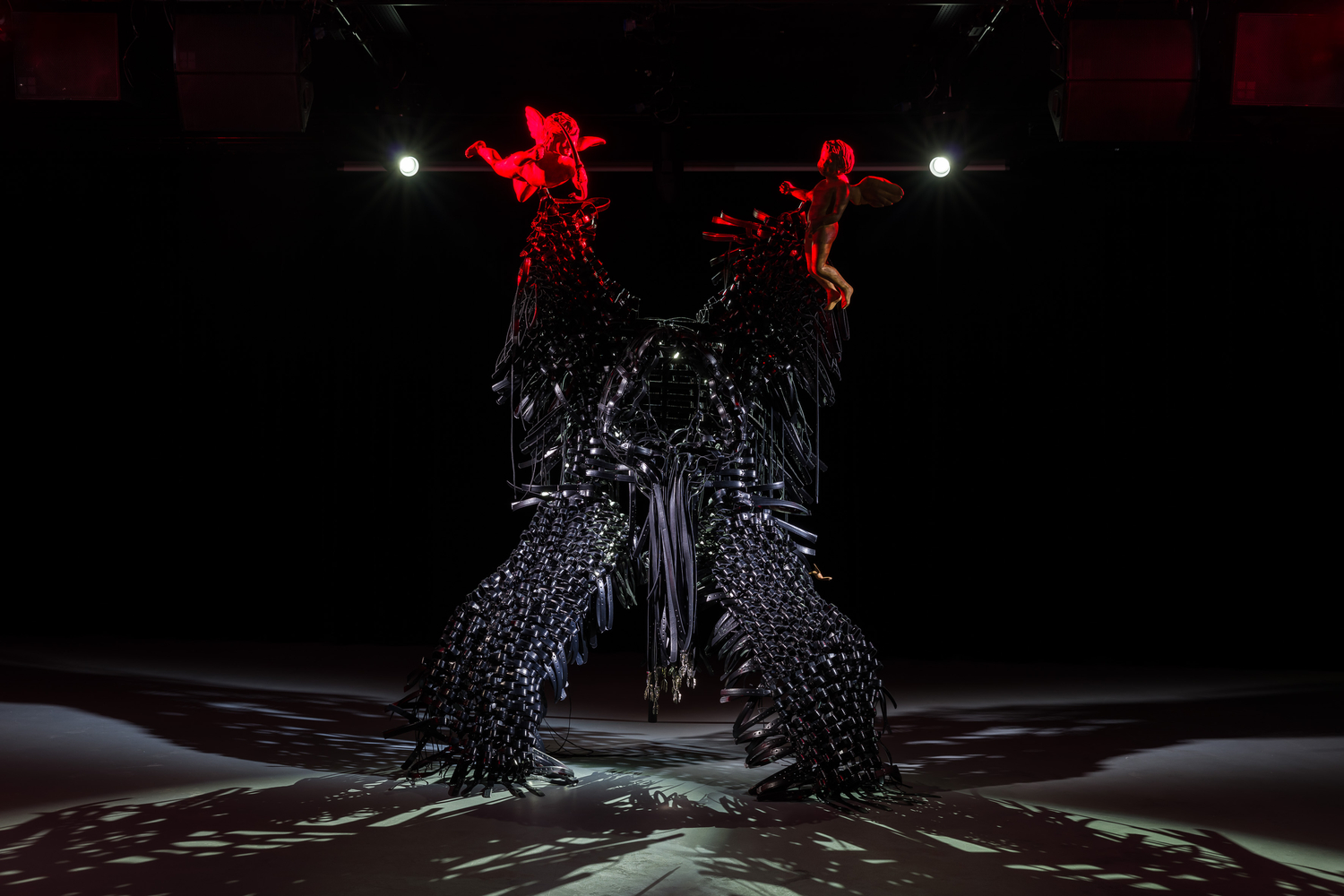 documentaci&amp;oacute;n&amp;nbsp;b&amp;aacute;rbara s&amp;aacute;nchez-kane: young boy s&amp;aacute;nchez-kane, dover street market paris, 2024. foto: mark blower