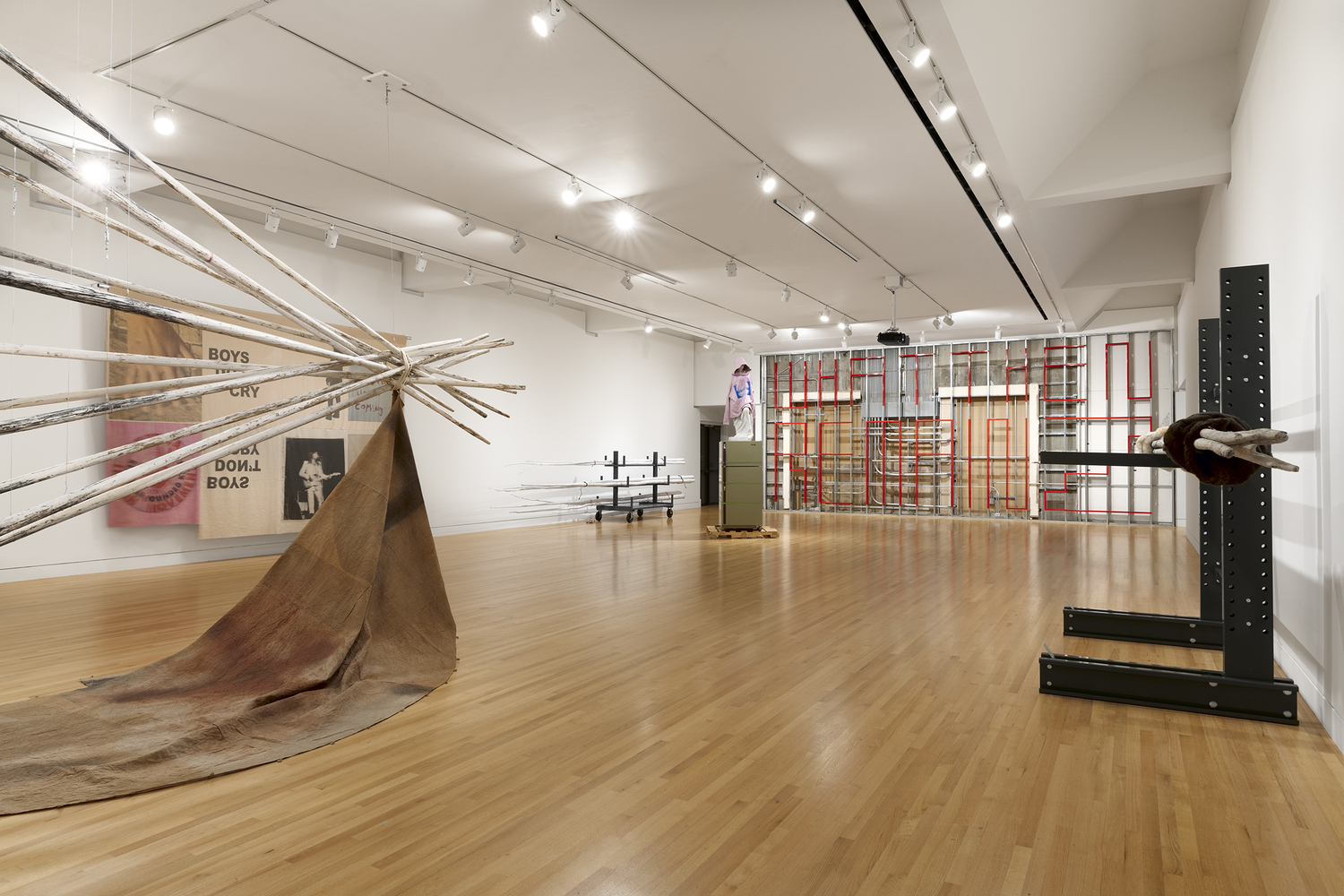 installation view of&amp;nbsp;duane linklater: mymotherside, frye art museum, seattle, 2021.&amp;nbsp;photo: jueqian fang


&amp;nbsp;
