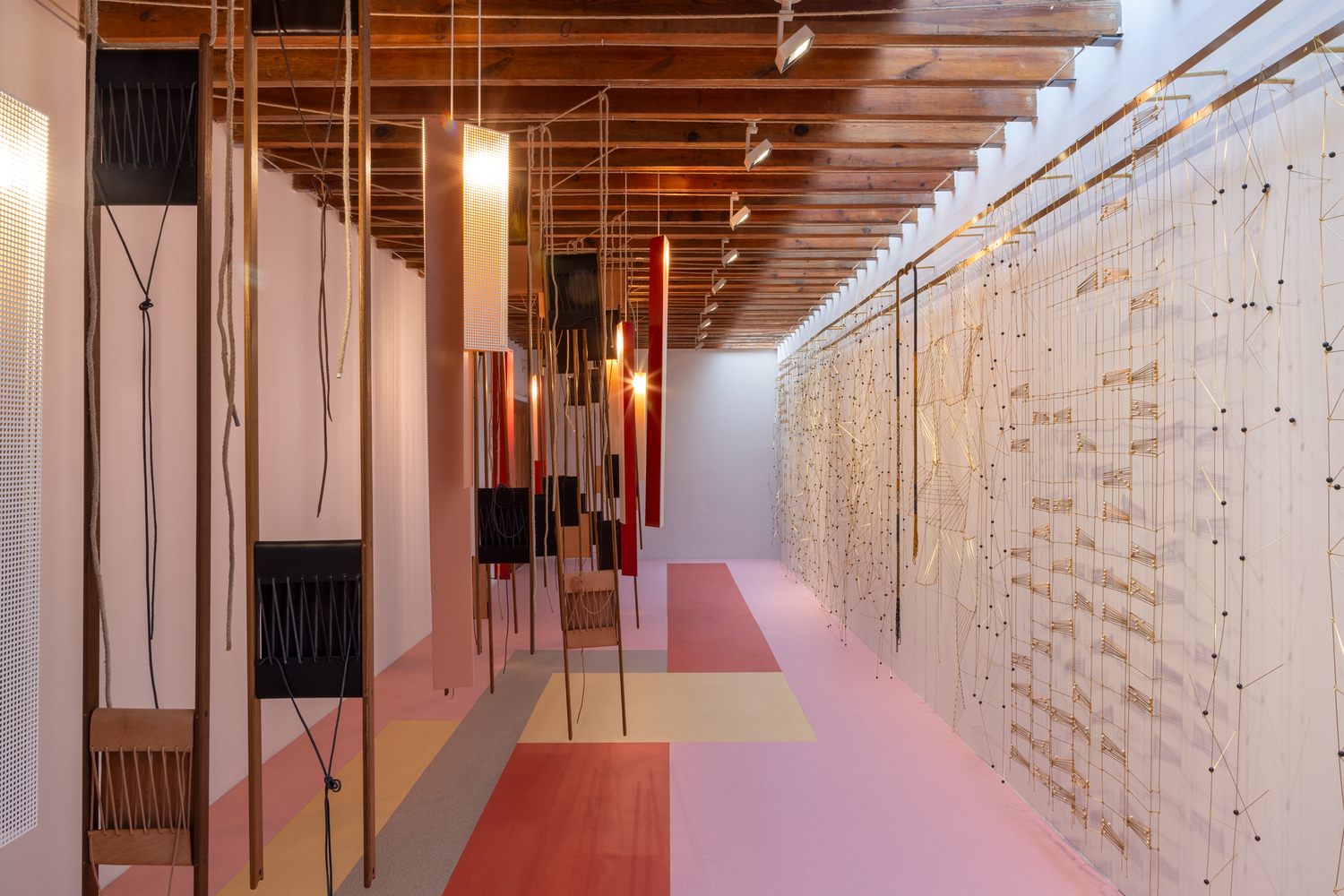 installation view&amp;nbsp;leonor antunes: surface, edge and voids (expanded), kurimanzutto mexico city, 2025. photo: gerardo landa &amp;amp; eduardo (glr estudio)


&amp;nbsp;
