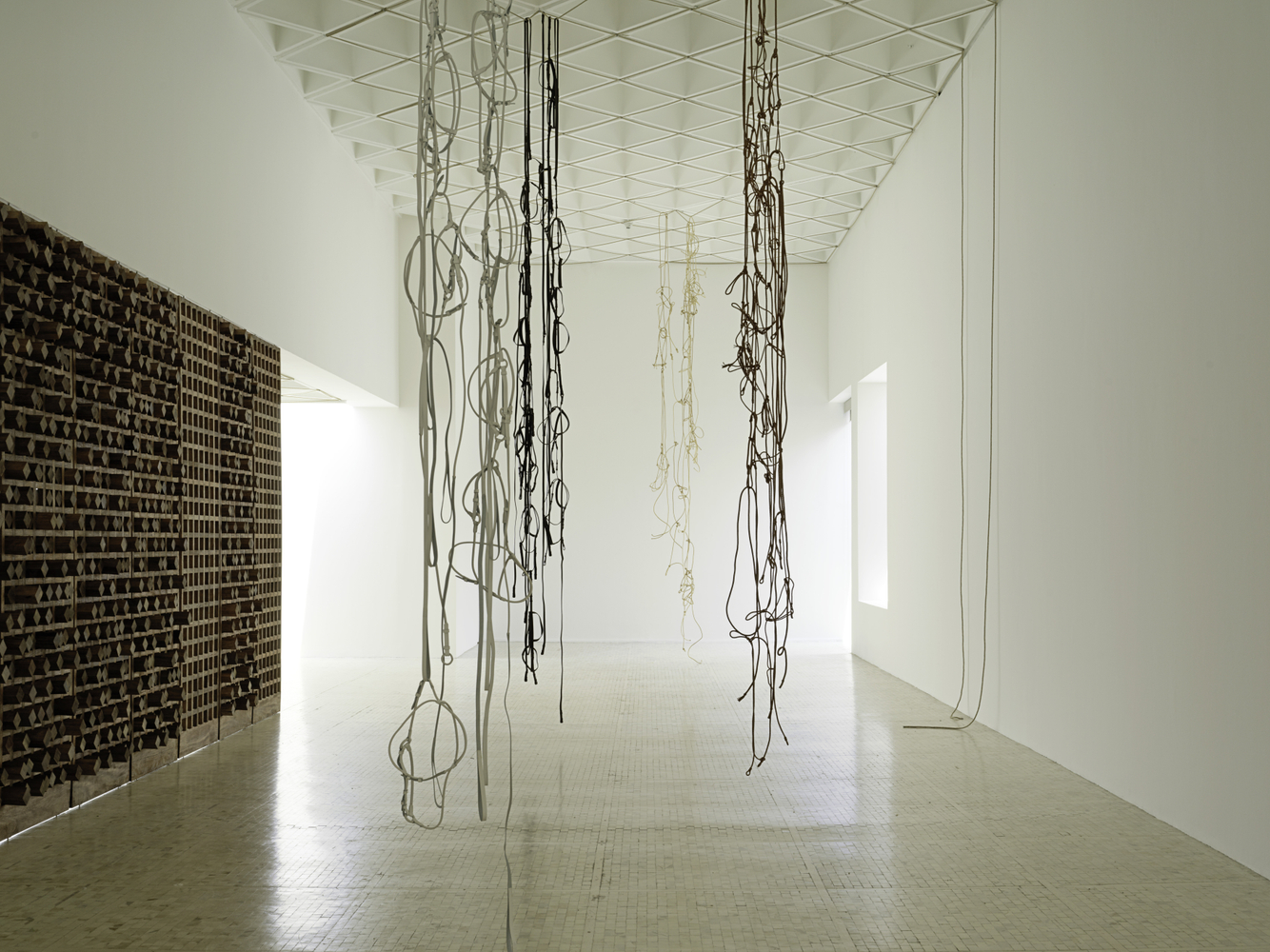 installation view leonor antunes: discrepancies with c.p, museo tamayo, mexico city, 2018. photo: nick ash