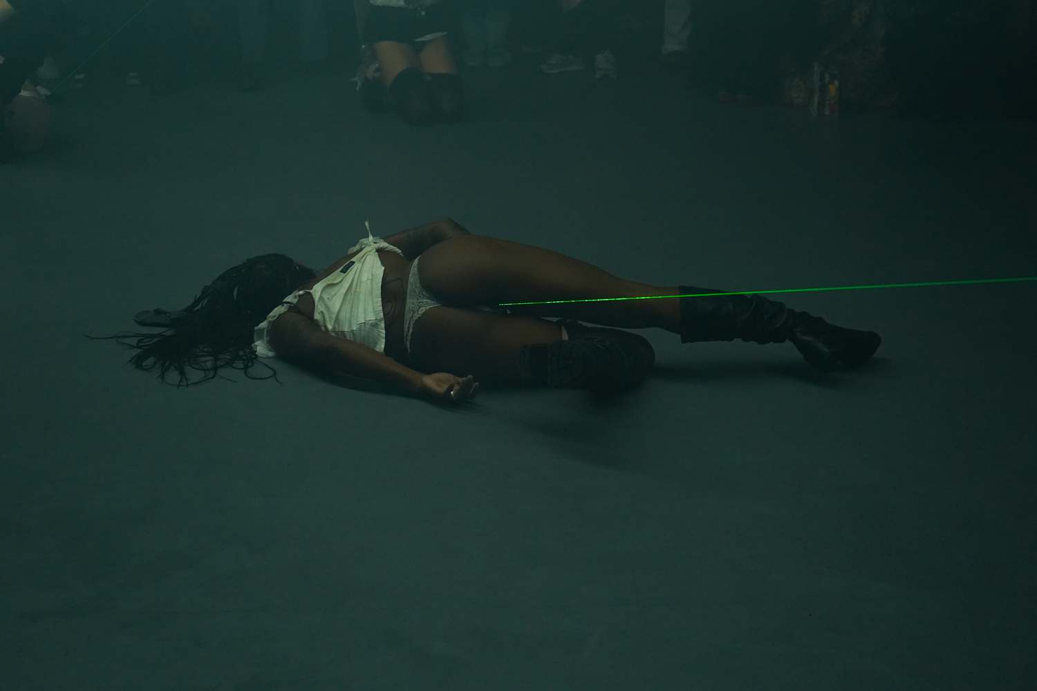 documentaci&amp;oacute;n&amp;nbsp;b&amp;aacute;rbara s&amp;aacute;nchez-kane: young boy s&amp;aacute;nchez-kane, dover street market paris, 2024. foto: oriane robaldo