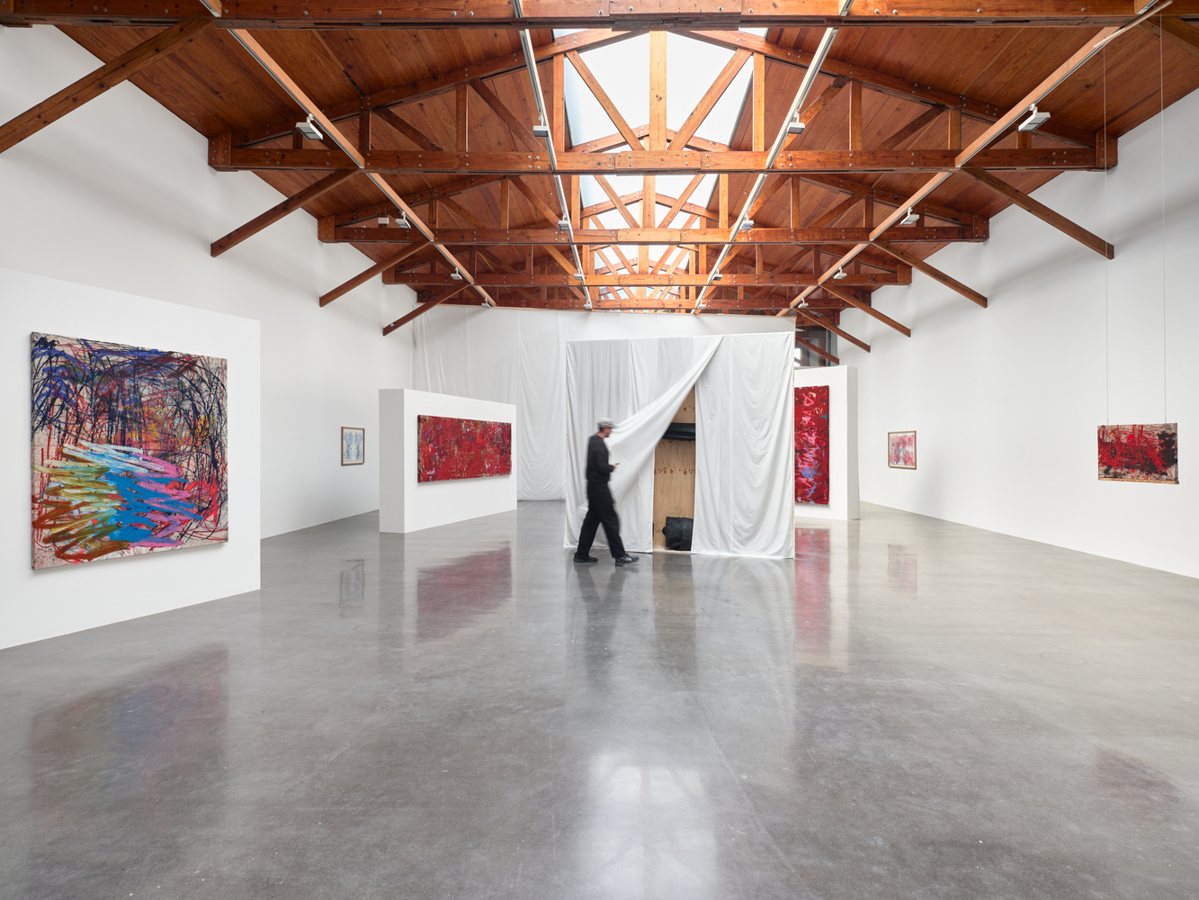 installation view oscar murillo: el pozo de agua, kurimanzutto mexico city, 2026. photo: reinis lismanis, courtesy the artist. copyright &amp;copy;️ oscar murillo⁠


&amp;nbsp;
