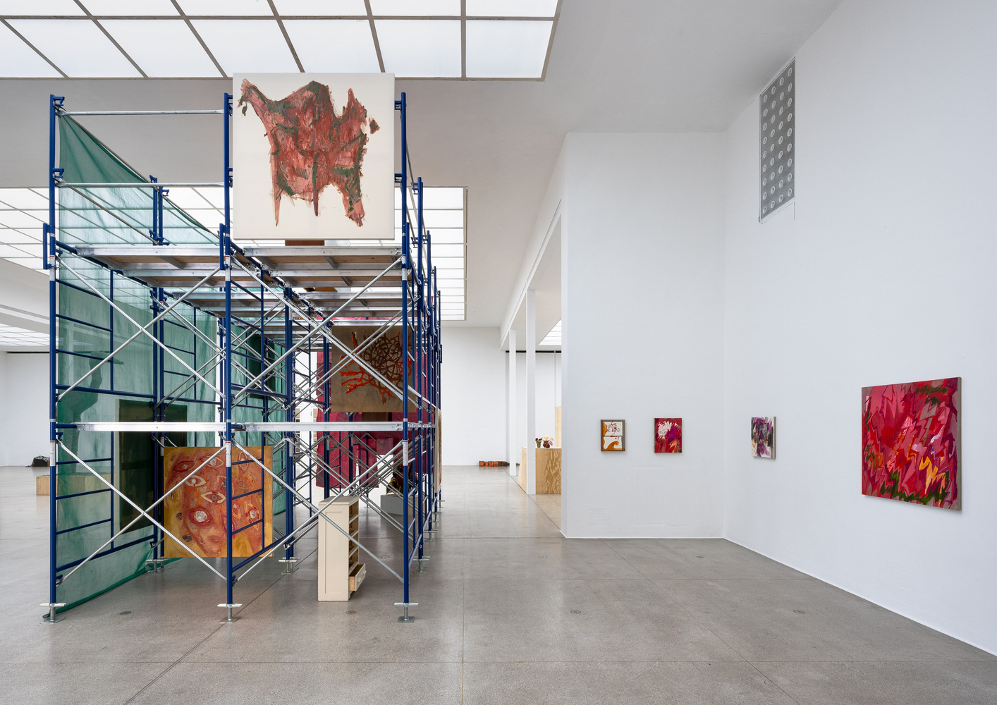 installation view of duane linklater:&amp;nbsp;m&amp;acirc;cistan,&amp;nbsp;secession, vienna, 2025.
photo: iris ranzinger