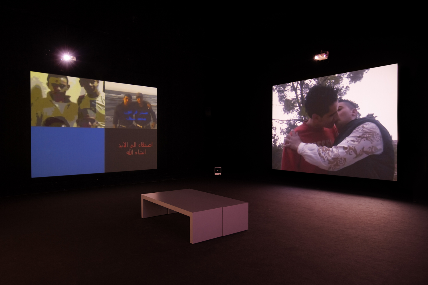 vista de instalaci&amp;oacute;n&amp;nbsp;akram zaatari: the uneasy subject, museo de arte contempor&amp;aacute;neo de castilla y le&amp;oacute;n (musac), le&amp;oacute;n, espa&amp;ntilde;a, 2011. cortes&amp;iacute;a de musac