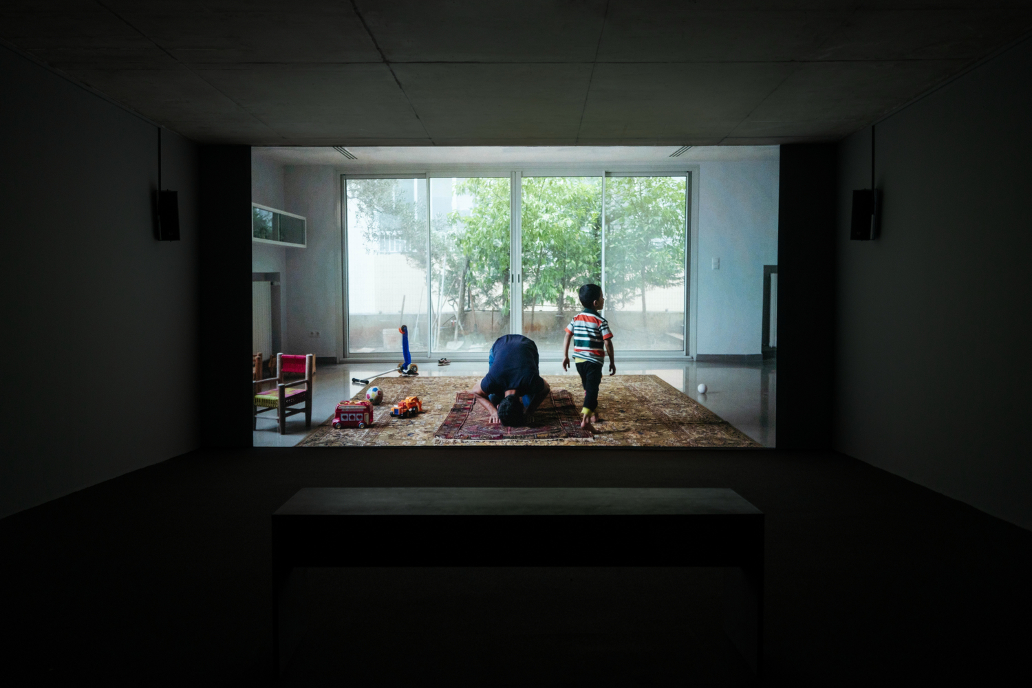 vista de instalaci&amp;oacute;n akram zaatari: the script, new art exchange, nottingham, 2018. cortes&amp;iacute;a del artista