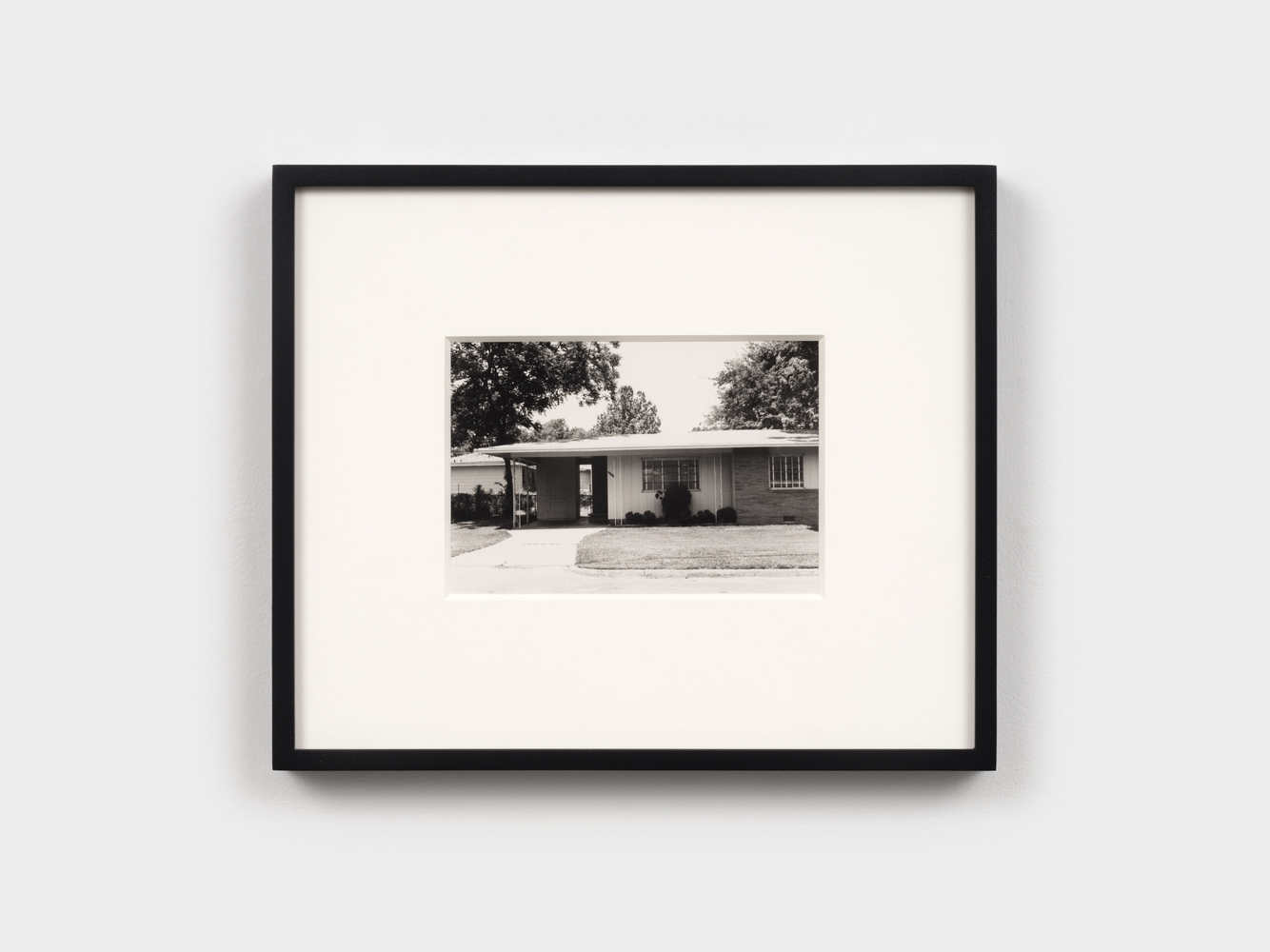 Ralph Lemon

Untitled (Medgar Evers&amp;#39; House, Jackson, Mississippi), 2001

gelatin silver print

5 x 7 in. (12.7 x 17.8 cm)

frame: 10 1/4 x 12 1/4 x 1 1/4 in. (26 x 31.1 x 3.2 cm)