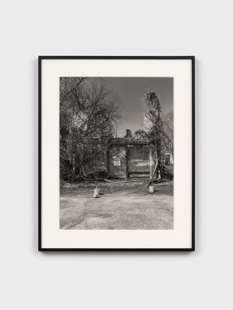 Ralph Lemon

Untitled (Bryant&amp;#39;s Grocery and Meat Market, Money, Mississippi), 2018

digital gelatin silver print

22 x 17 in. (55.9 x 43.2 cm)

frame: 25 3/8 x 20 1/4 x 1 3/8 in. (64.5 x 51.4 x 3.5 cm)