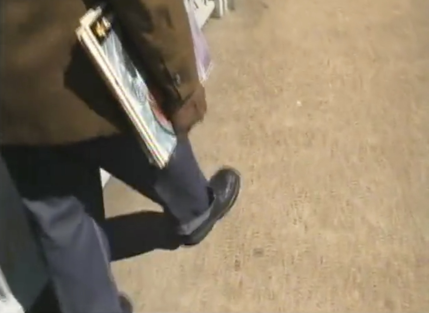 Ralph Lemon

Edmund Pettus Bridge Walk, 2001

video (color, sound)

duration: 7 minutes, 42 seconds