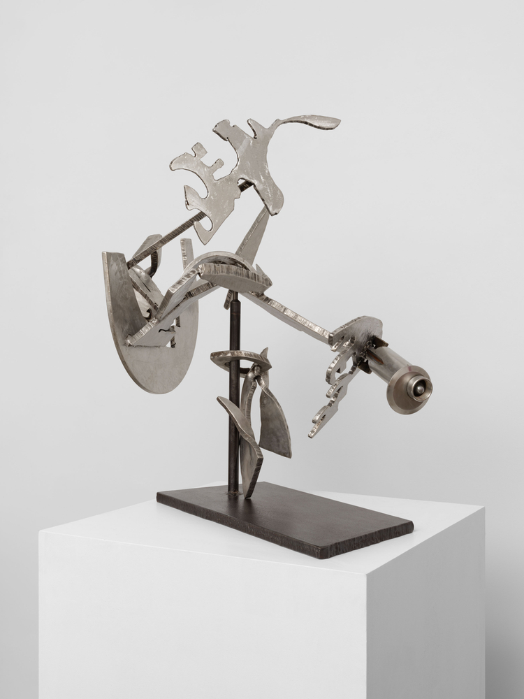 Mark di Suvero
Untitled, 2020
steel, stainless steel
37 1/2 x 34 x 33 in. (95.3 x 86.4 x 83.8 cm)