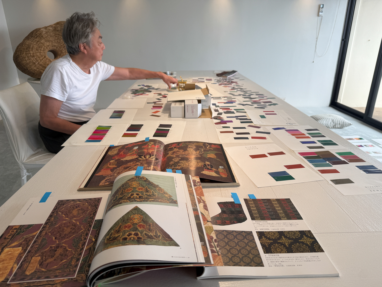 飛鳥時代は遣隋使から多くの文物が日本に渡ってきました。その中で当時世界で有数の大国家だったサーサーン朝ペルシアの影響がとても色濃いことに気が付きました。もう一つ大切なのは、玉虫の厨子の色彩だと奈良国立博物館井上洋一館長から教えていただきました。