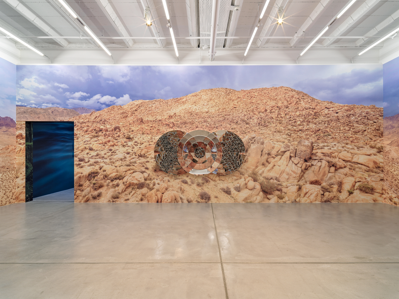 Installation view, Doug Aitken, HOWL, Galerie Eva Presenhuber, Maag Areal, Zurich, 2023