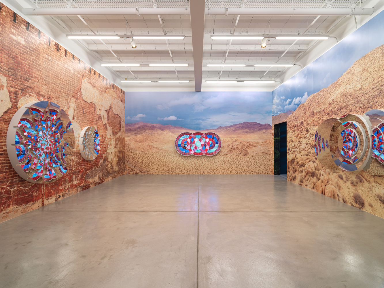 Installation view, Doug Aitken, HOWL, Galerie Eva Presenhuber, Maag Areal, Zurich, 2023