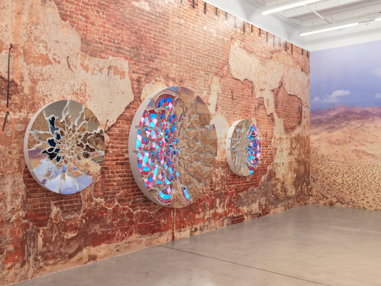 Installation view, Doug Aitken, HOWL, Galerie Eva Presenhuber, Maag Areal, Zurich, 2023